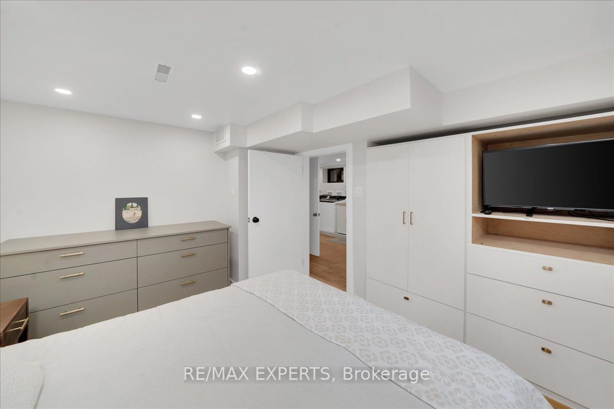 525 King Street E Property Photo 25