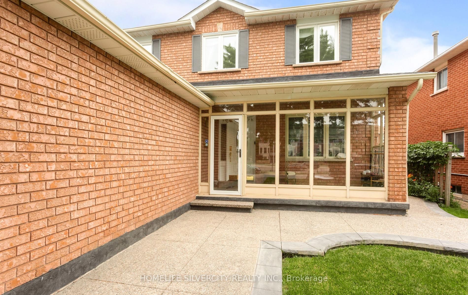 303 Hickory Circle Property Photo 4