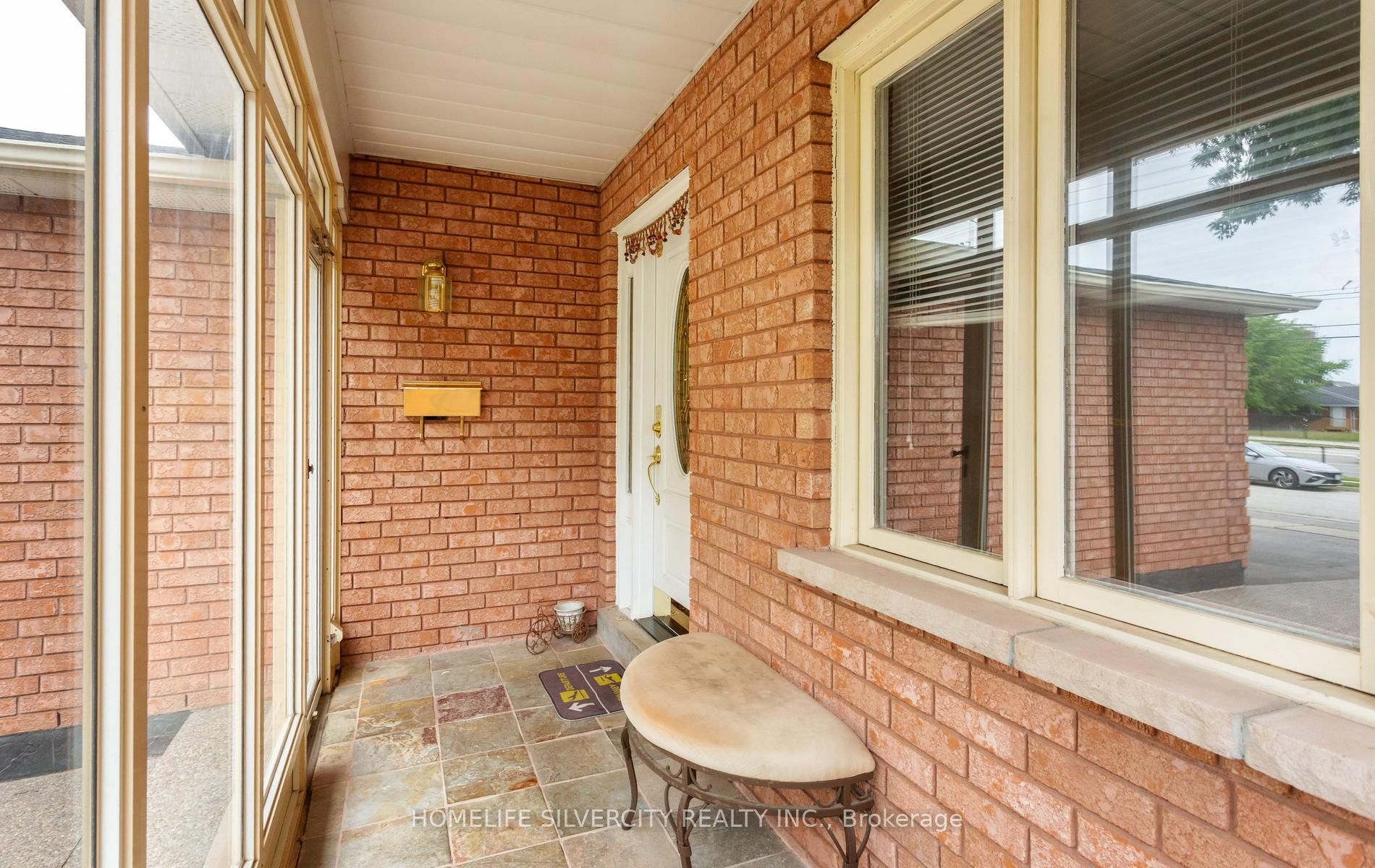 303 Hickory Circle Property Photo 5