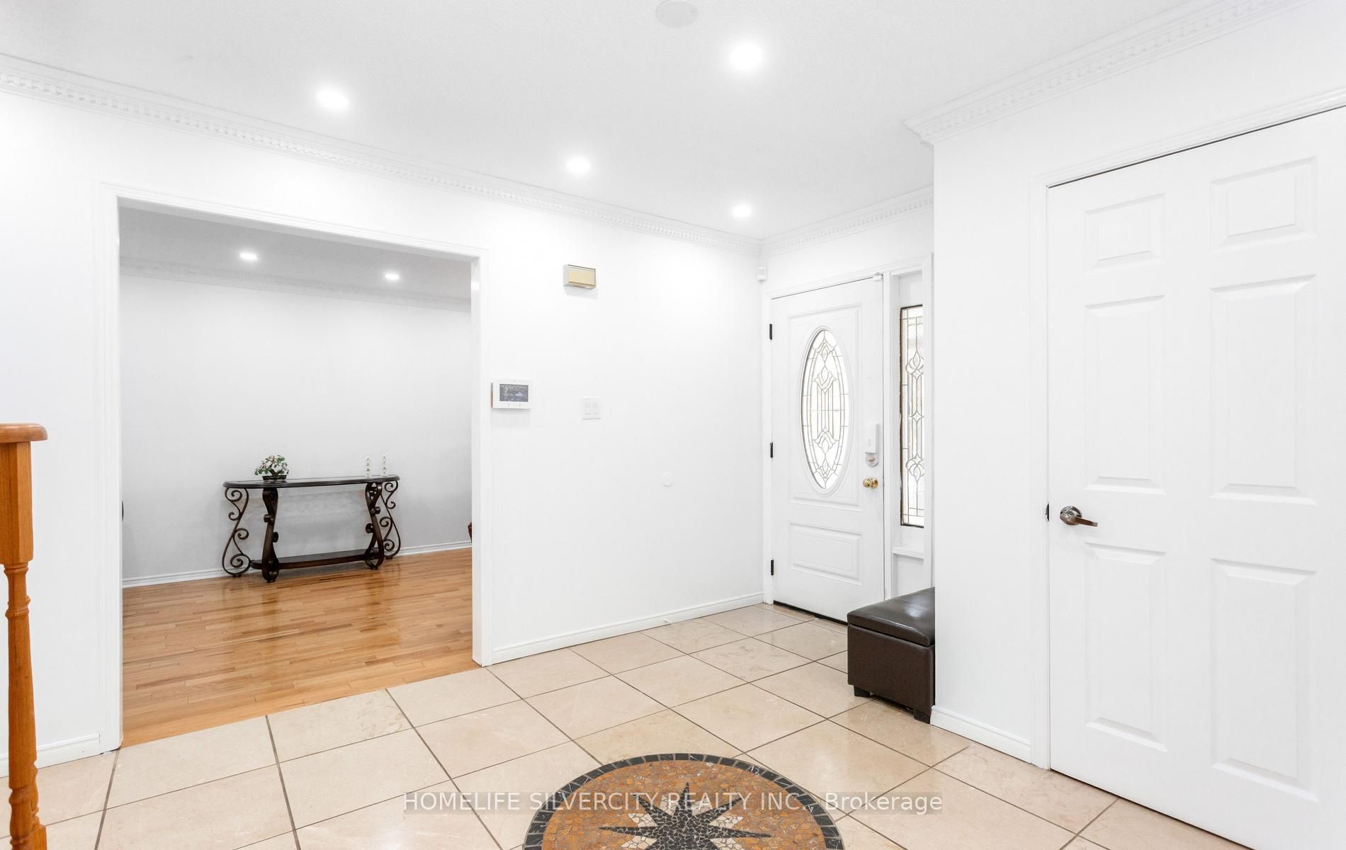 303 Hickory Circle Property Photo 7