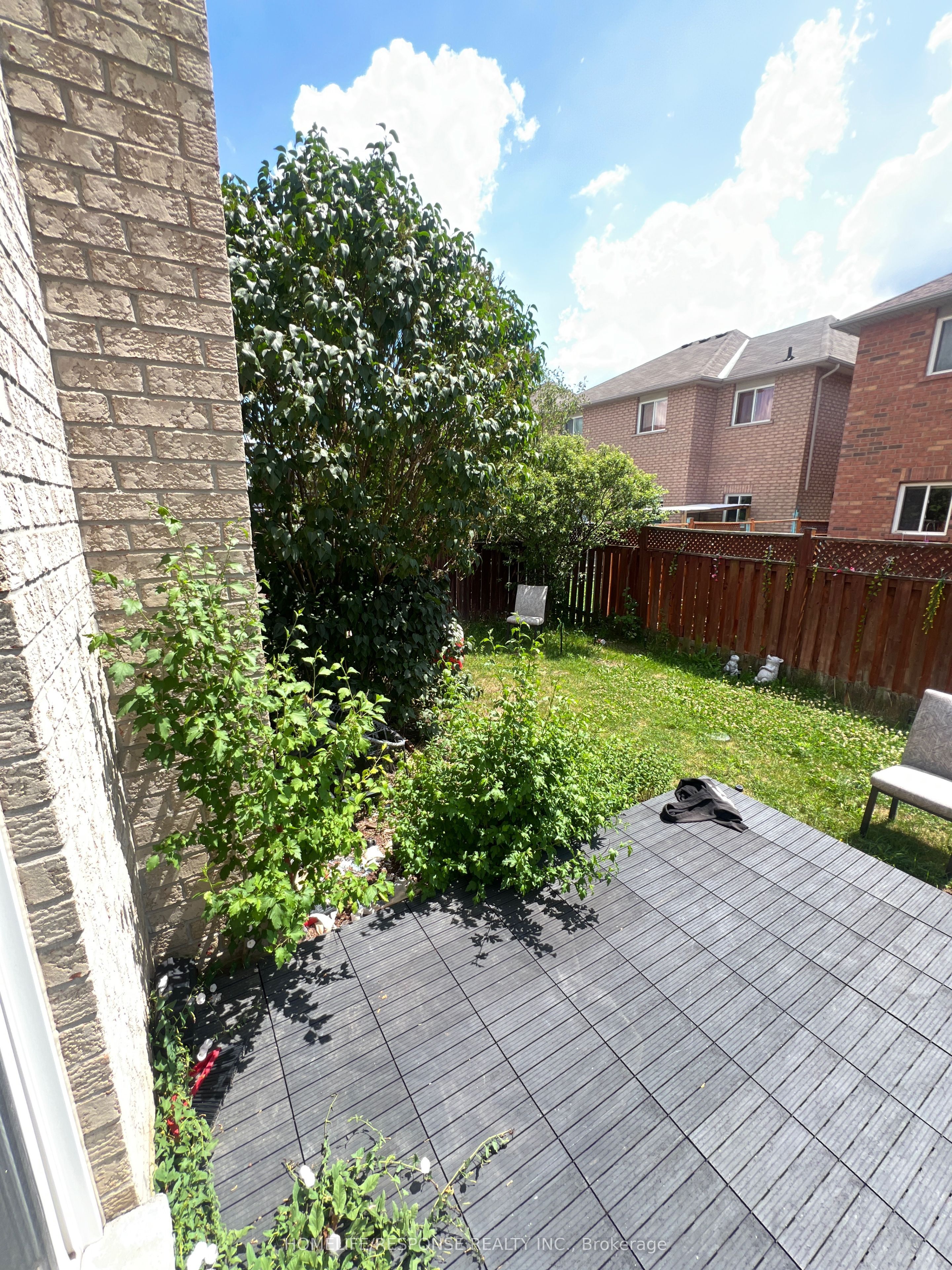 10 Milkweed Crescent Property Photo 8