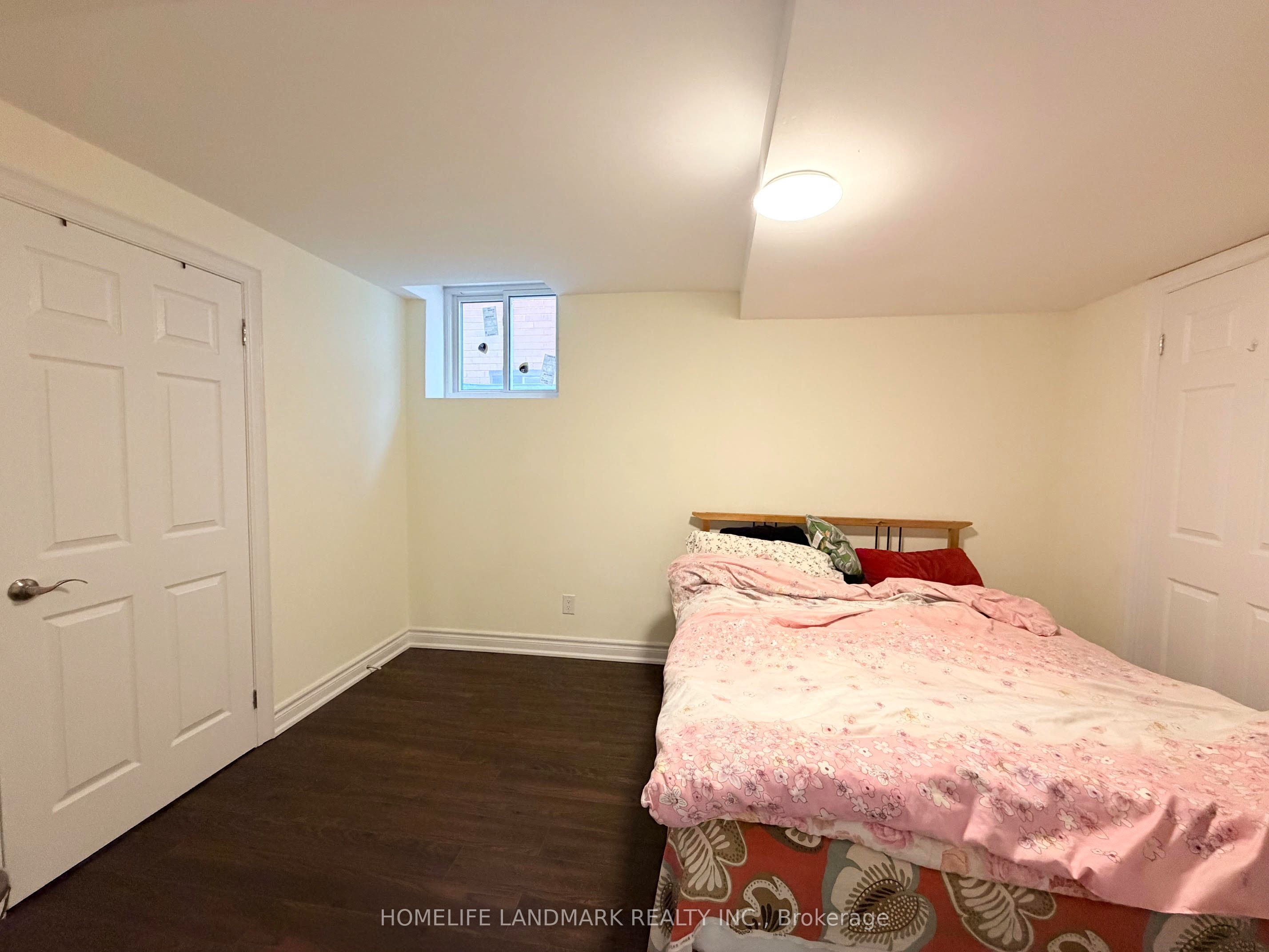 2587 Credit Valley Road Property Photo 3