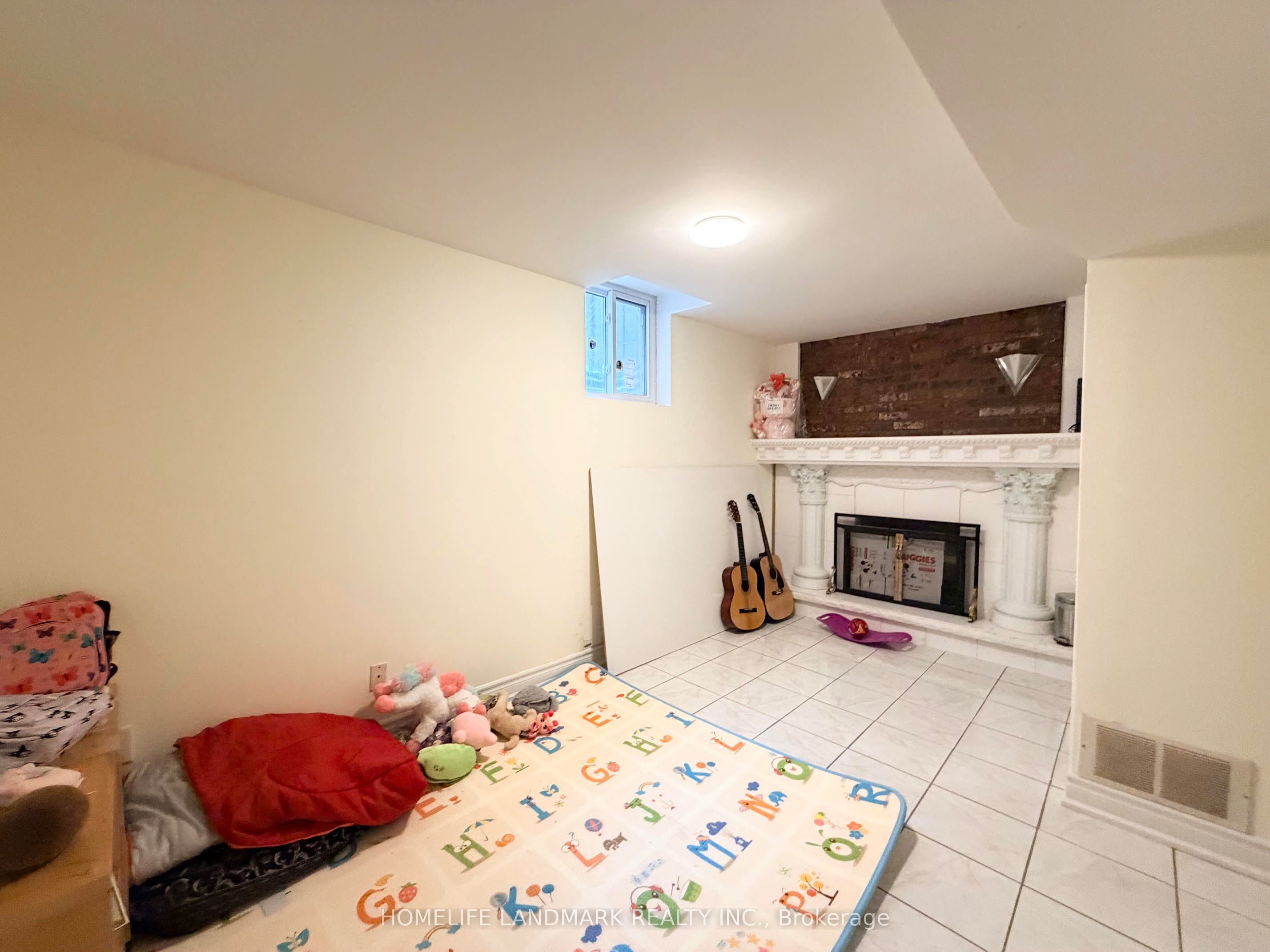 2587 Credit Valley Road Property Photo 5