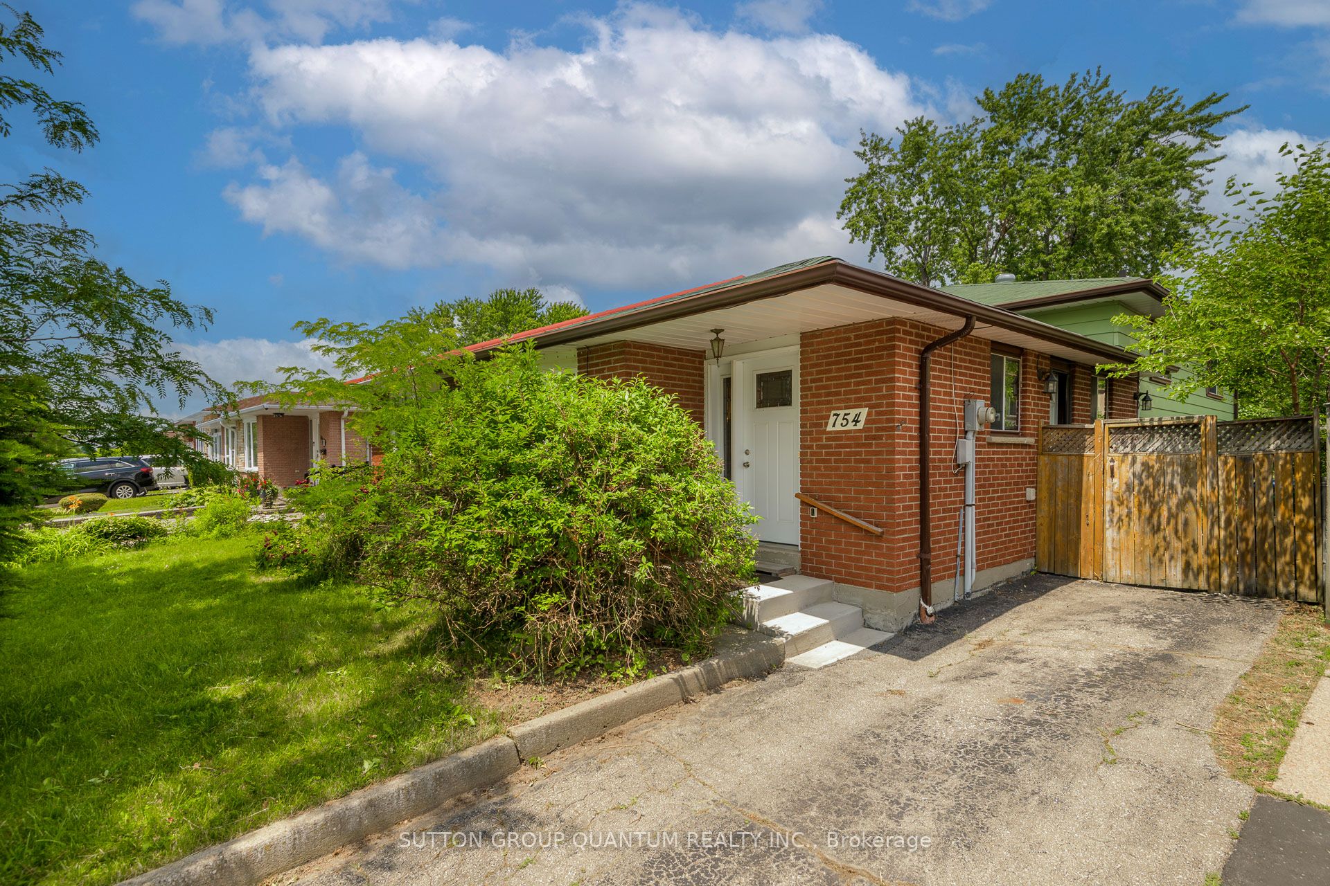 754 Eaglemount Crescent Property Photo 1