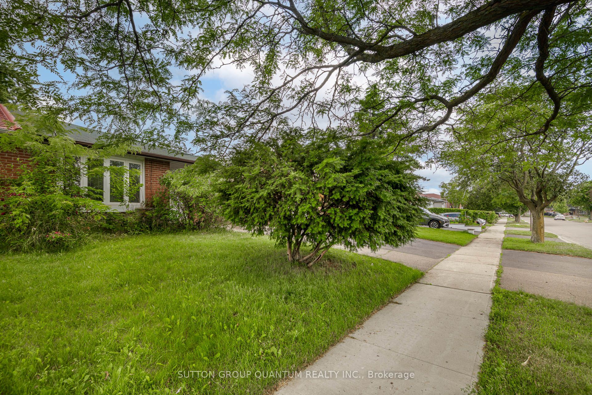 754 Eaglemount Crescent Property Photo 3