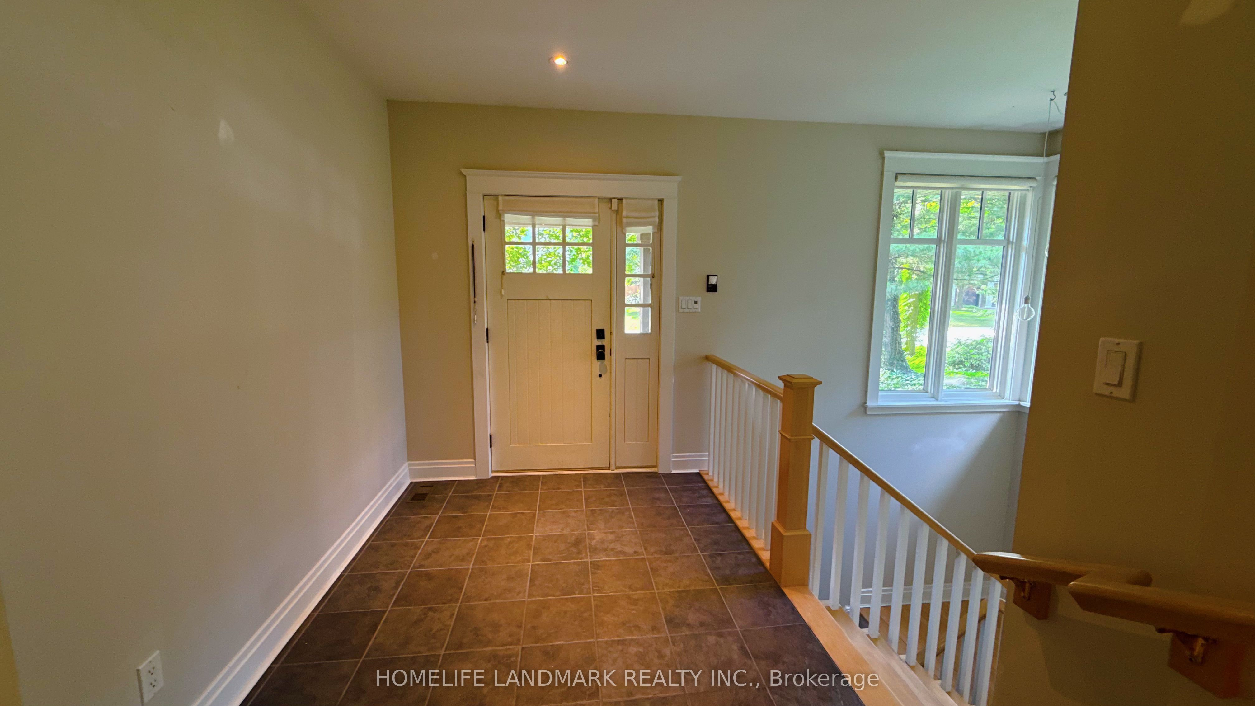 2062 Glenforest Crescent Property Photo 4