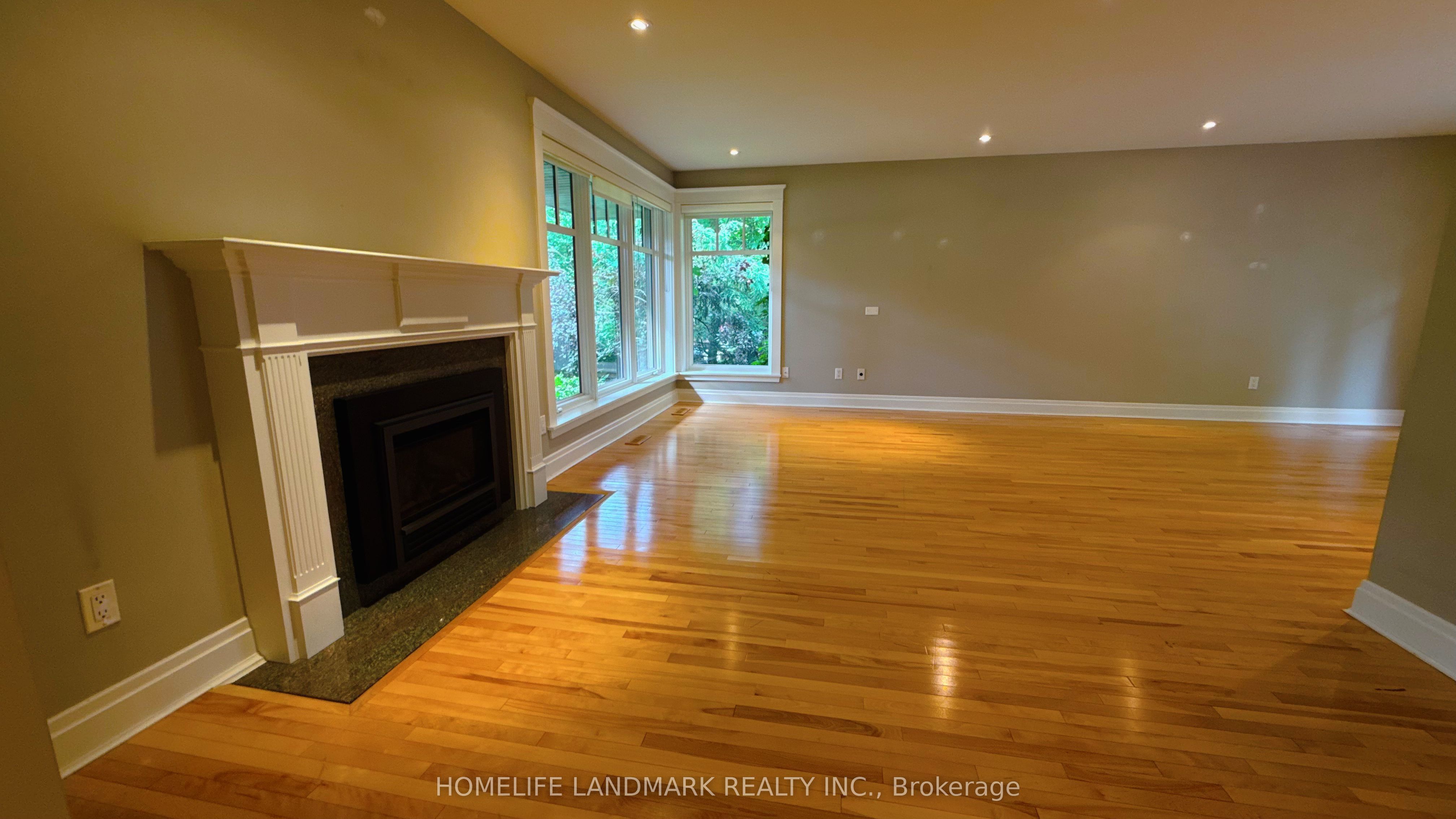 2062 Glenforest Crescent Property Photo 5