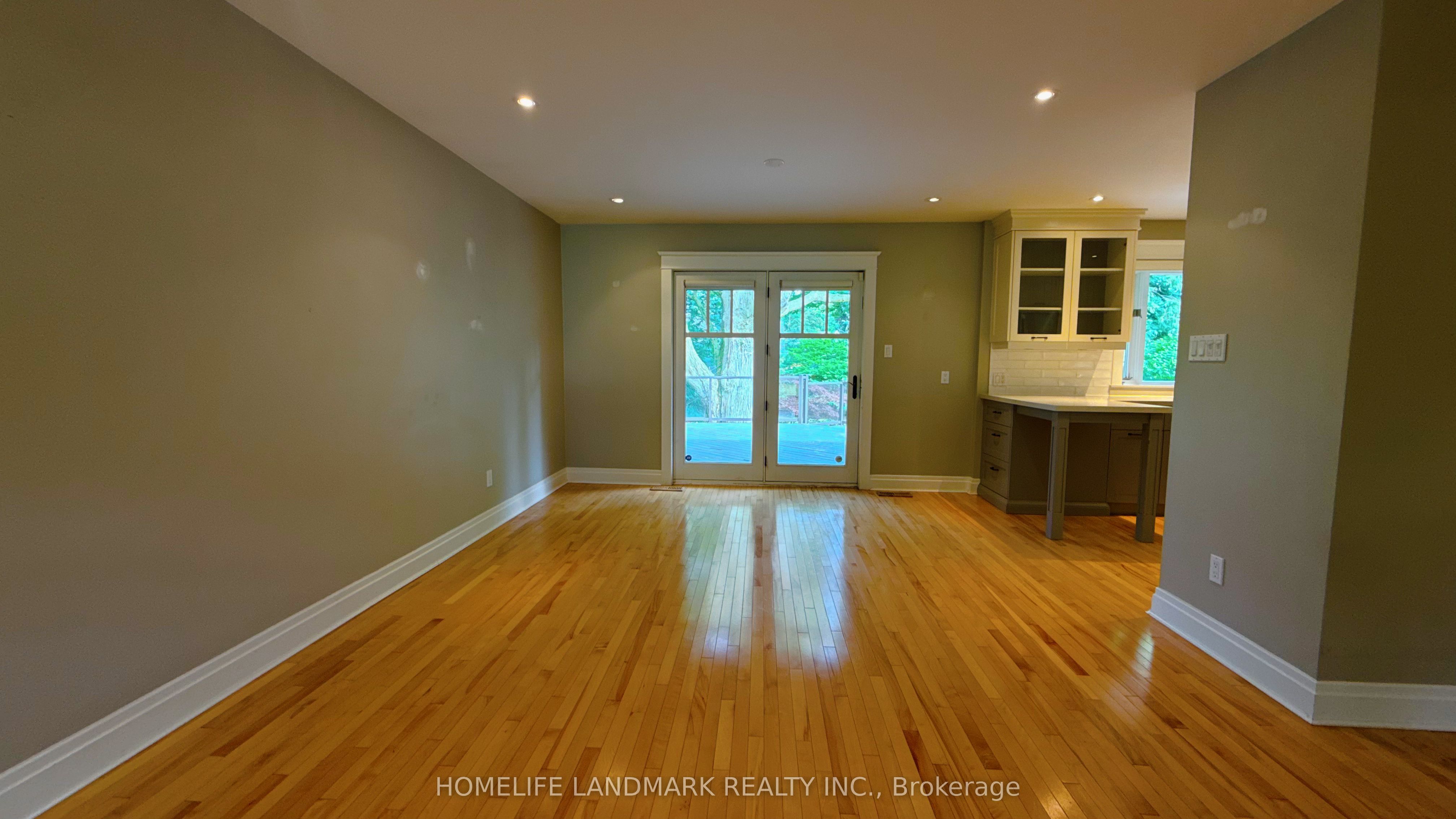 2062 Glenforest Crescent Property Photo 6