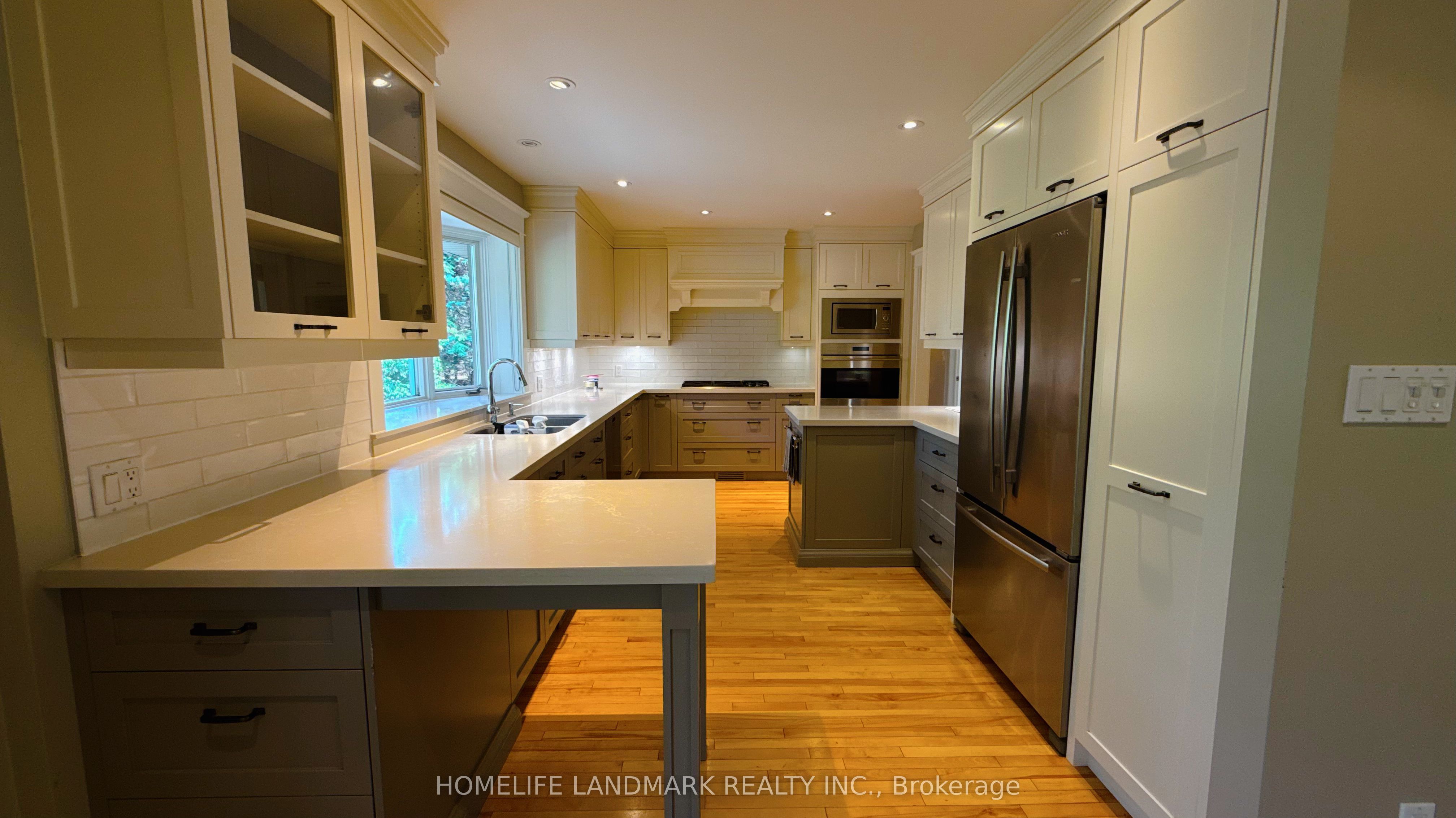 2062 Glenforest Crescent Property Photo 7