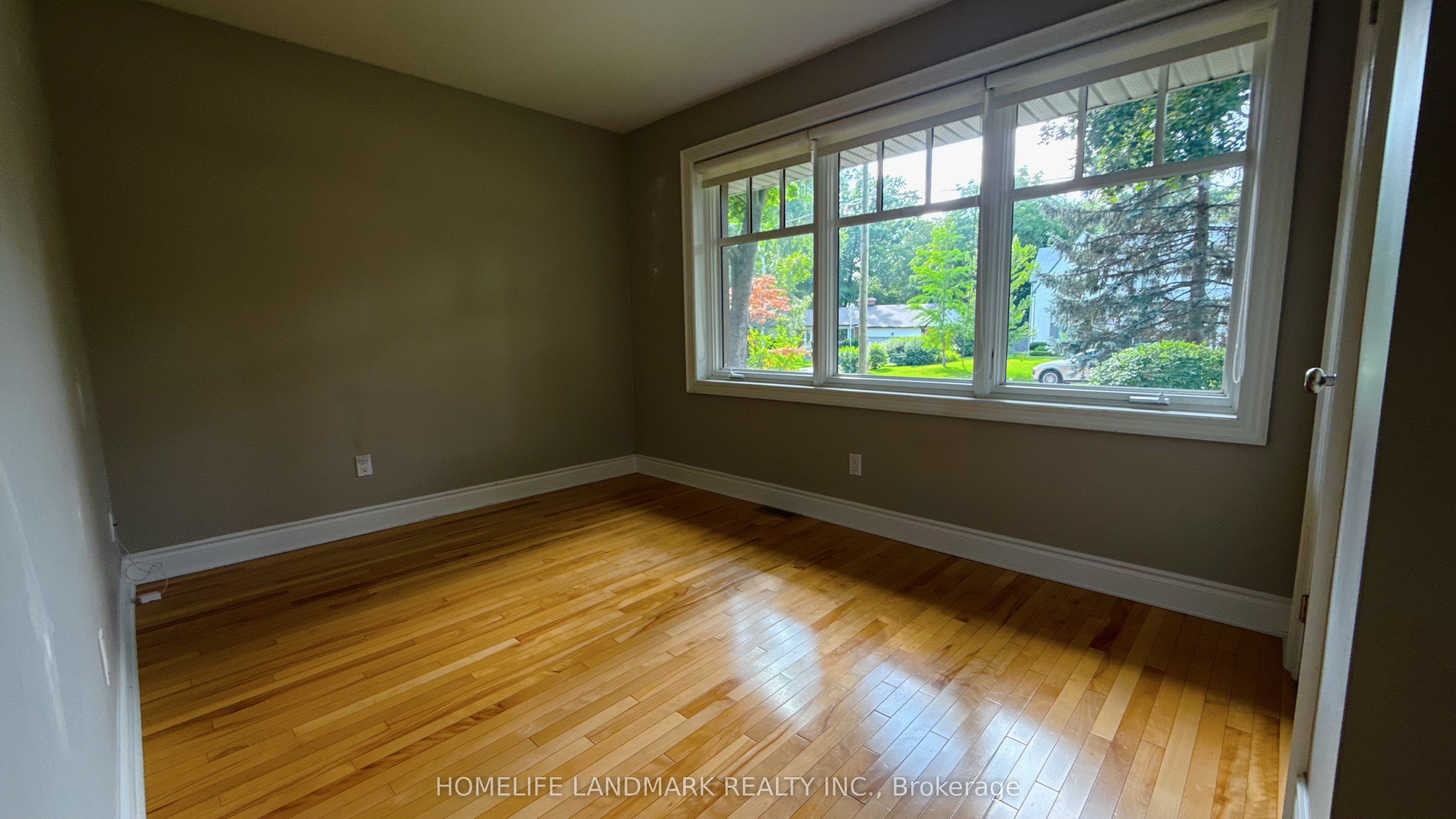 2062 Glenforest Crescent Property Photo 12