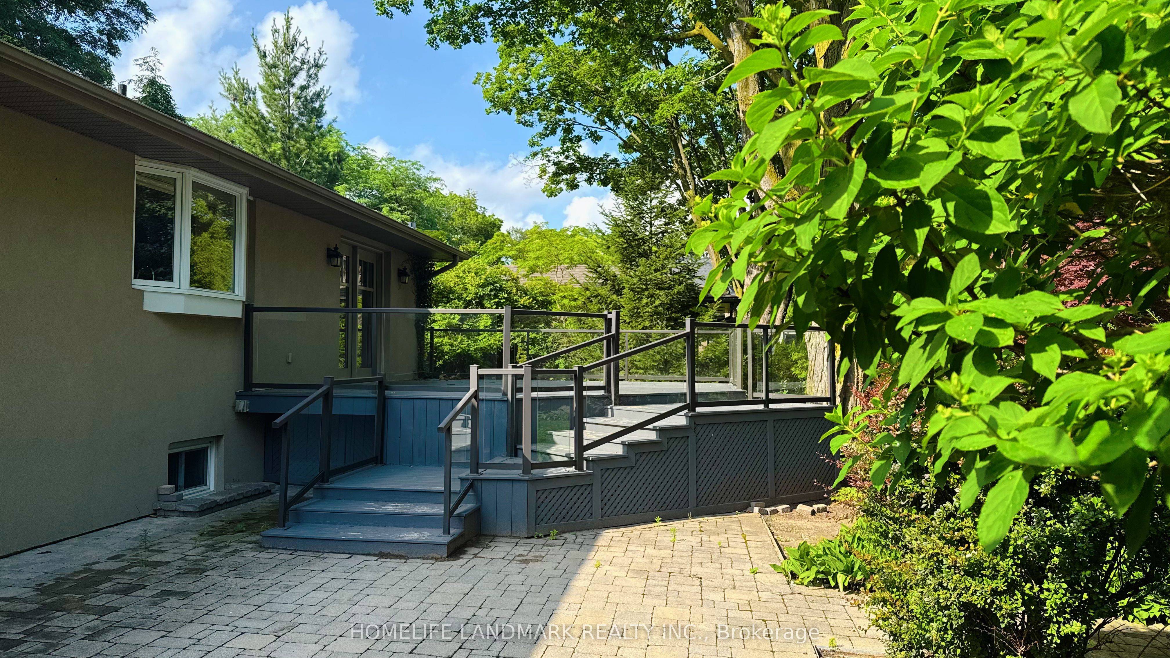 2062 Glenforest Crescent Property Photo 20