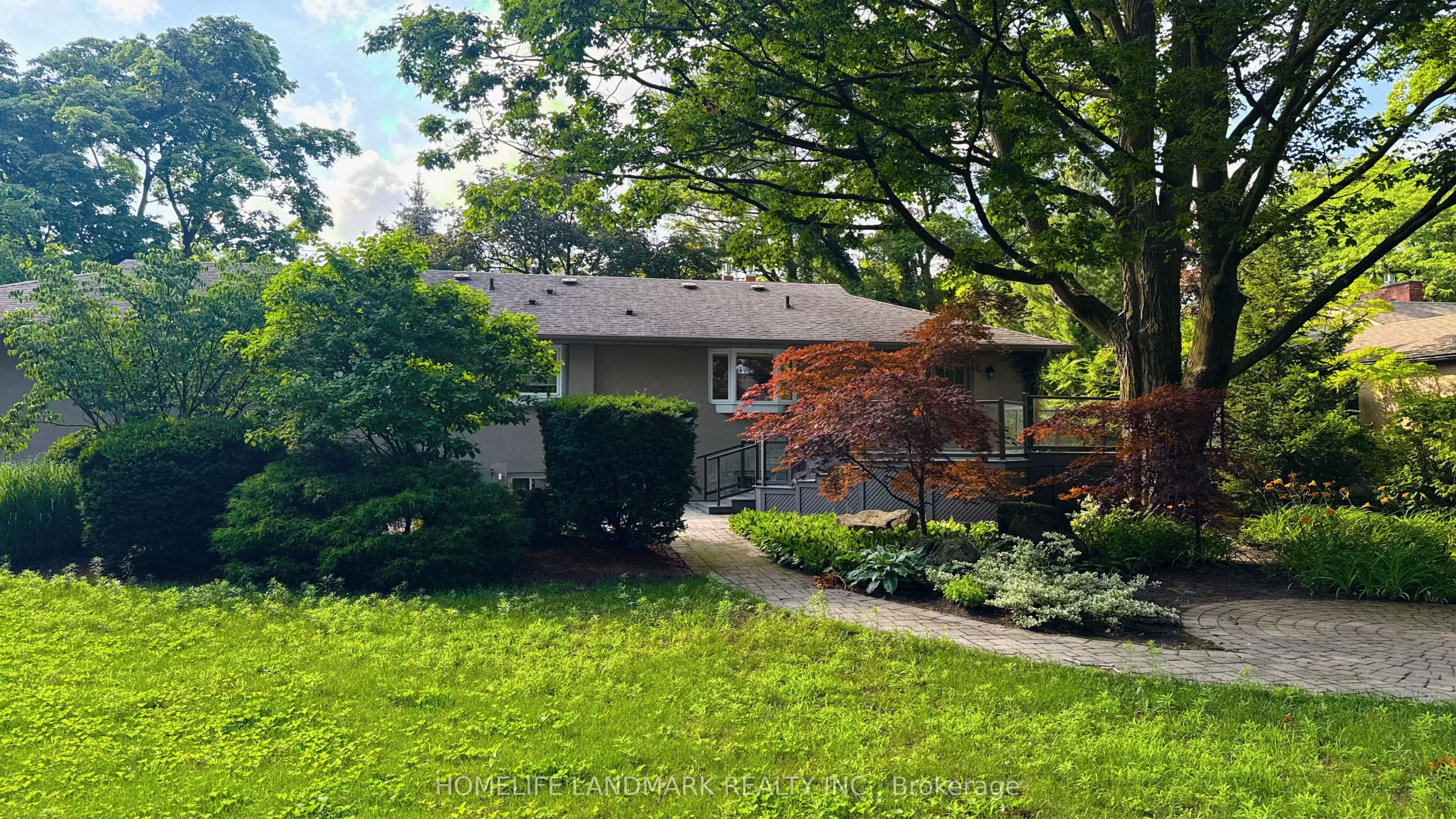 2062 Glenforest Crescent Property Photo 21