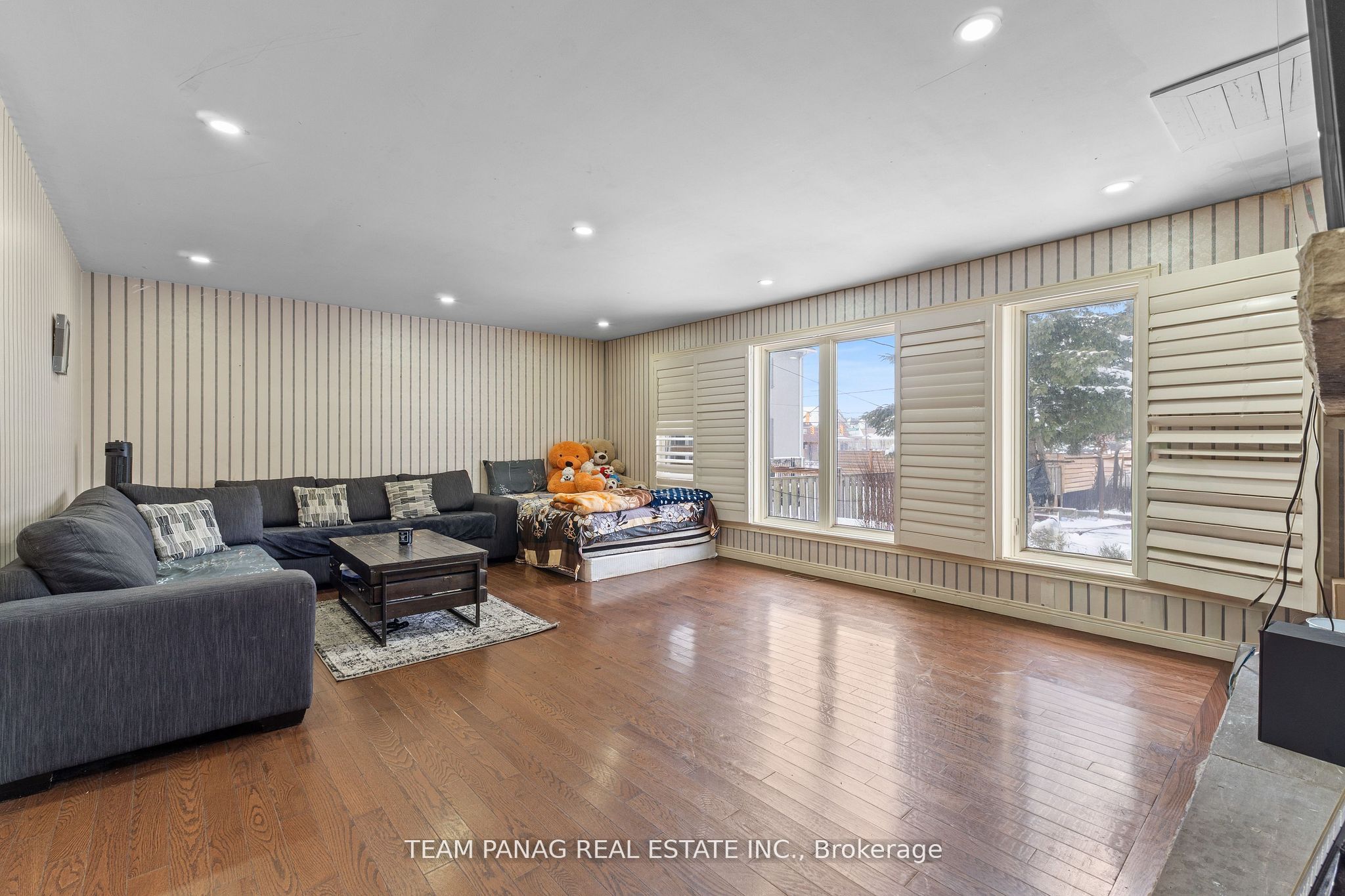 3377 Mayfield Road Property Photo 8