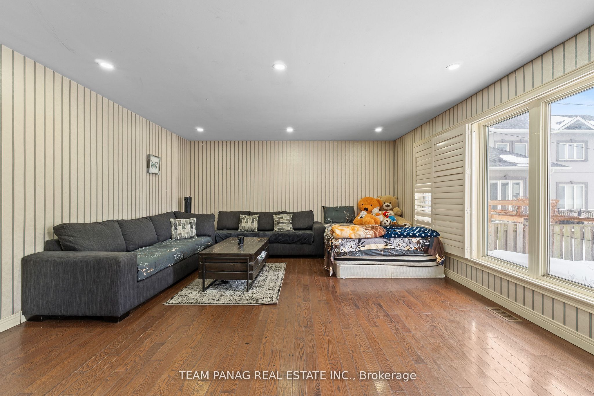 3377 Mayfield Road Property Photo 9