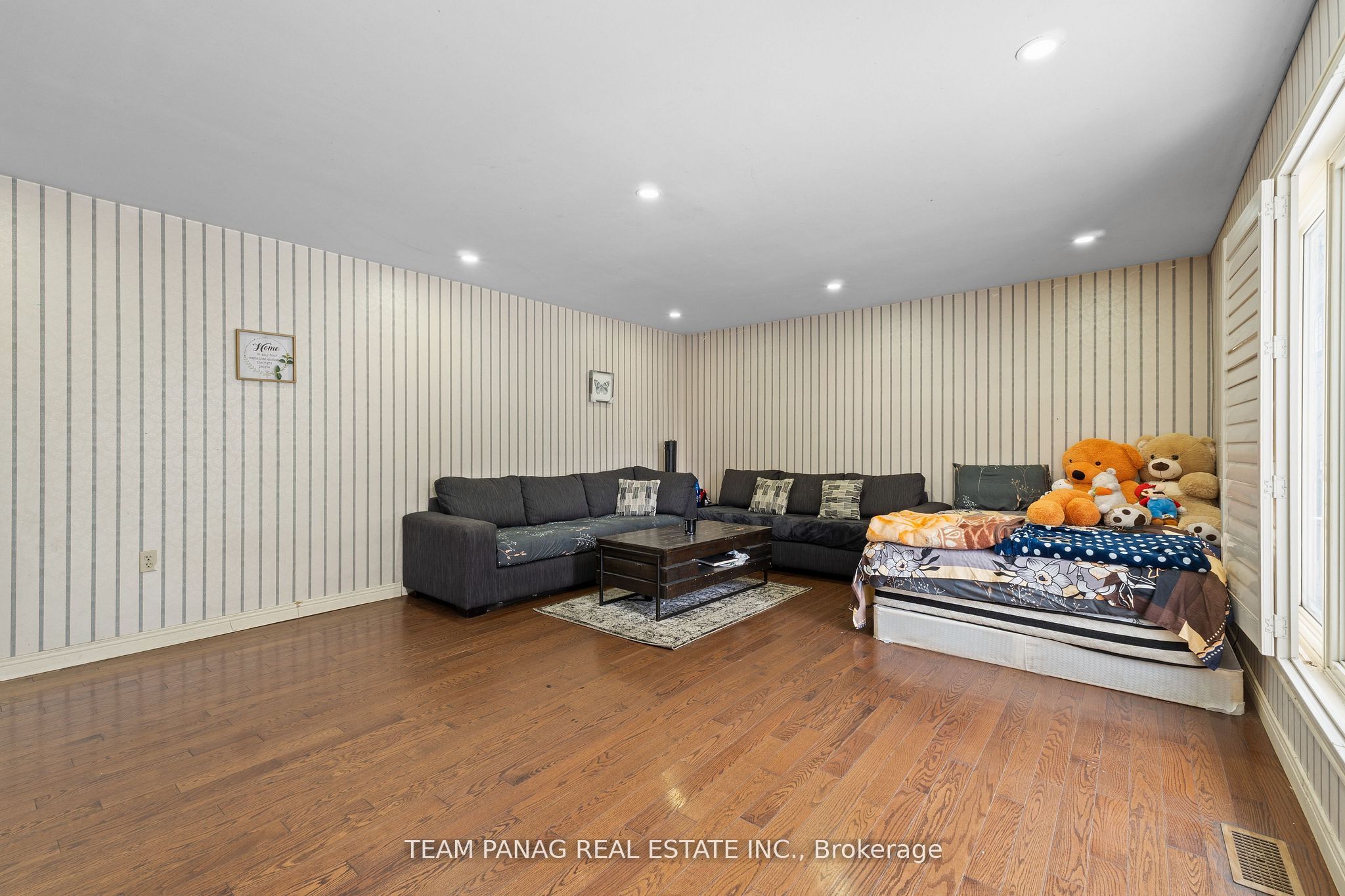 3377 Mayfield Road Property Photo 10