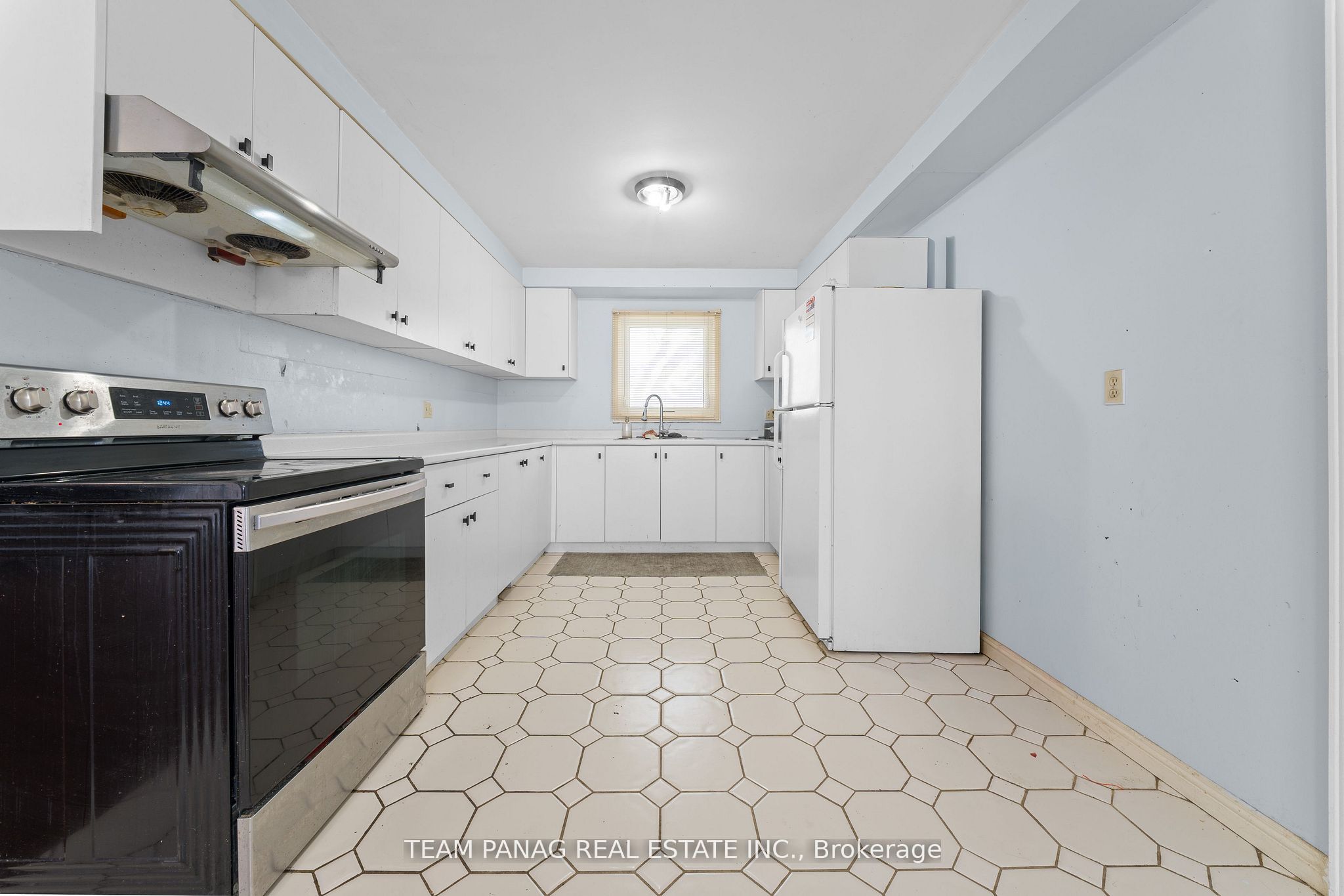 3377 Mayfield Road Property Photo 12