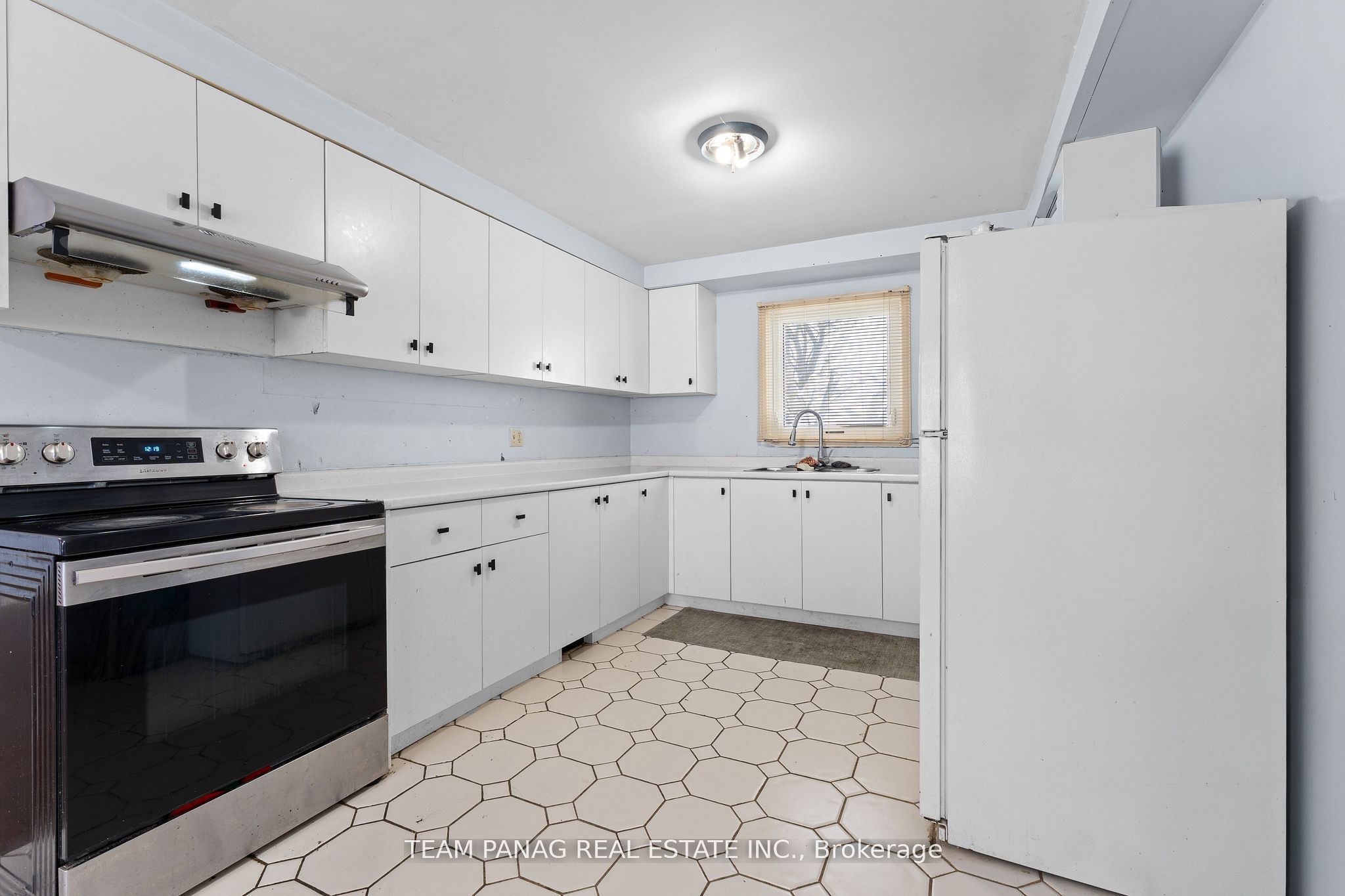 3377 Mayfield Road Property Photo 13