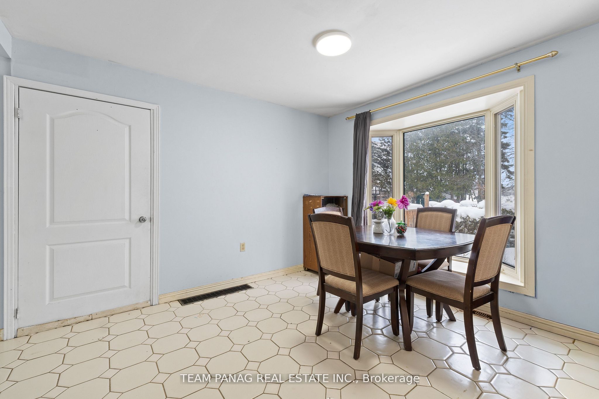 3377 Mayfield Road Property Photo 14