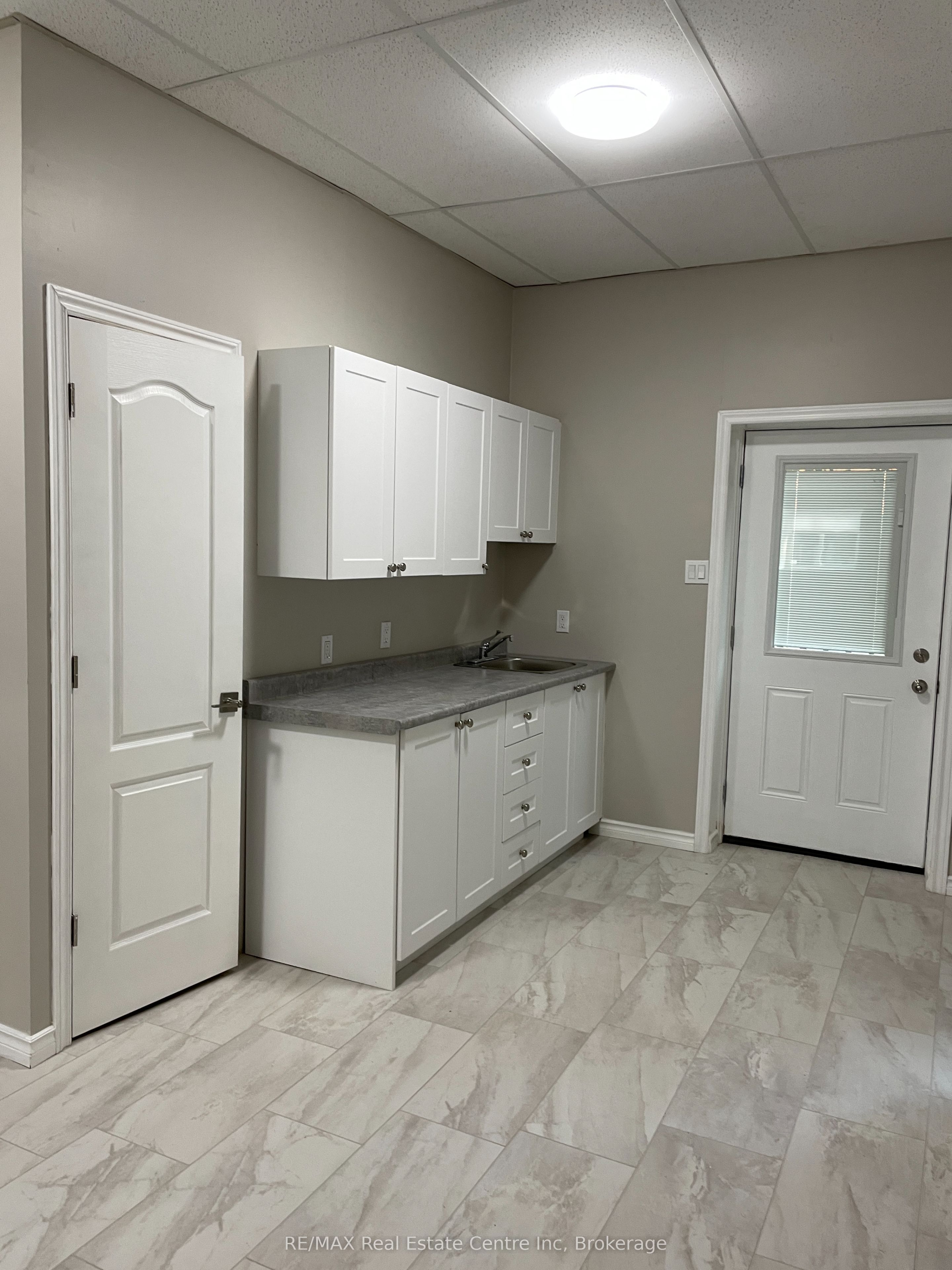 25 Commercial Street Property Photo 9
