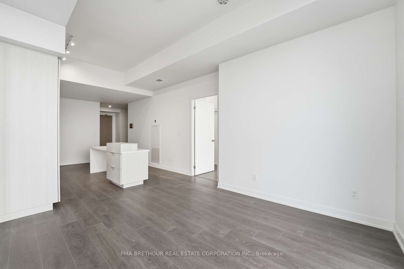 370 Martha Street 2603 Property Photo 6