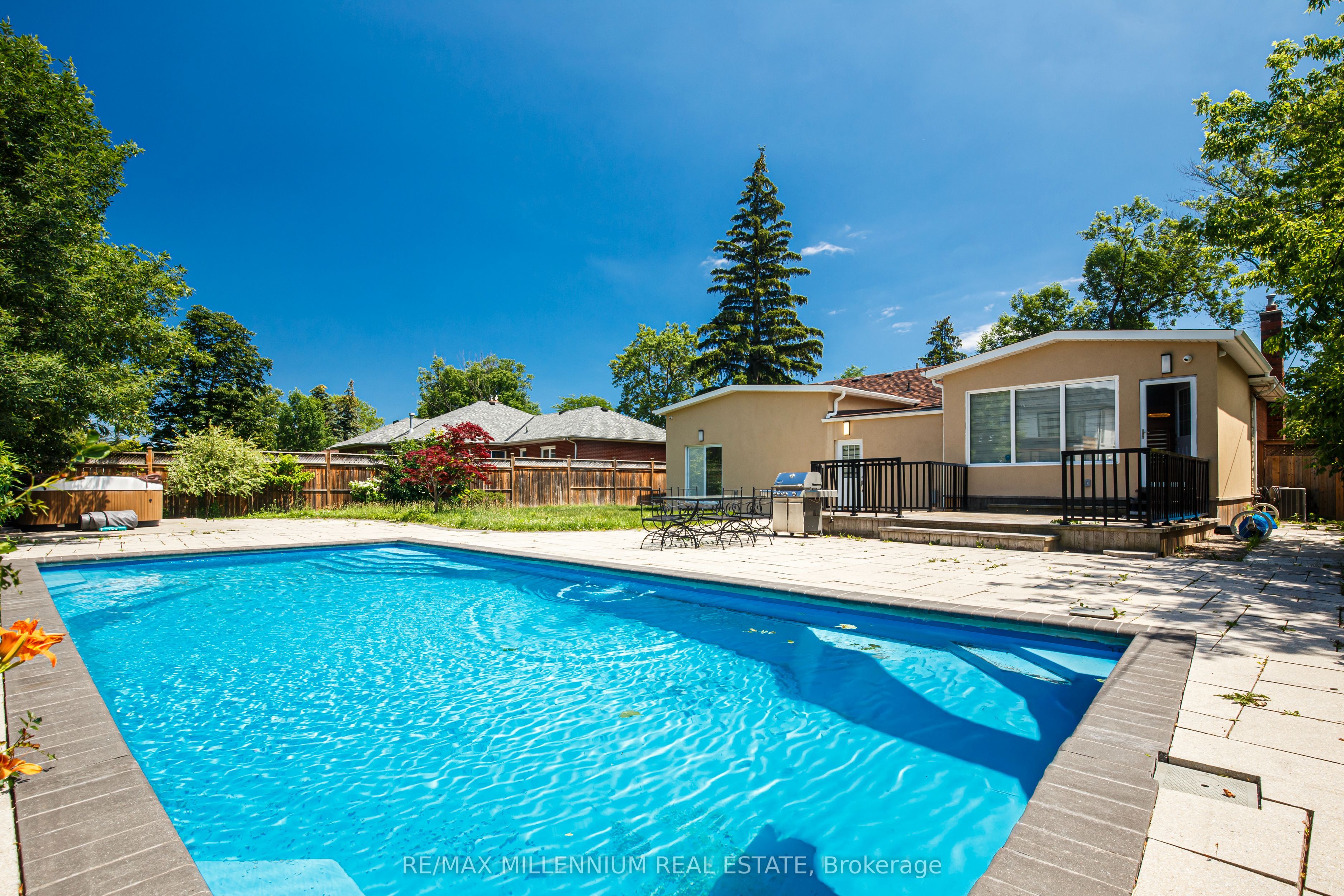 1285 Rebecca Street Property Photo 6