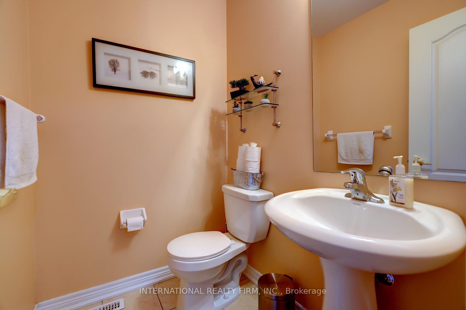 56 Arizona Drive Property Photo 4