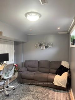 2194 St Clair Avenue W Property Photo 7