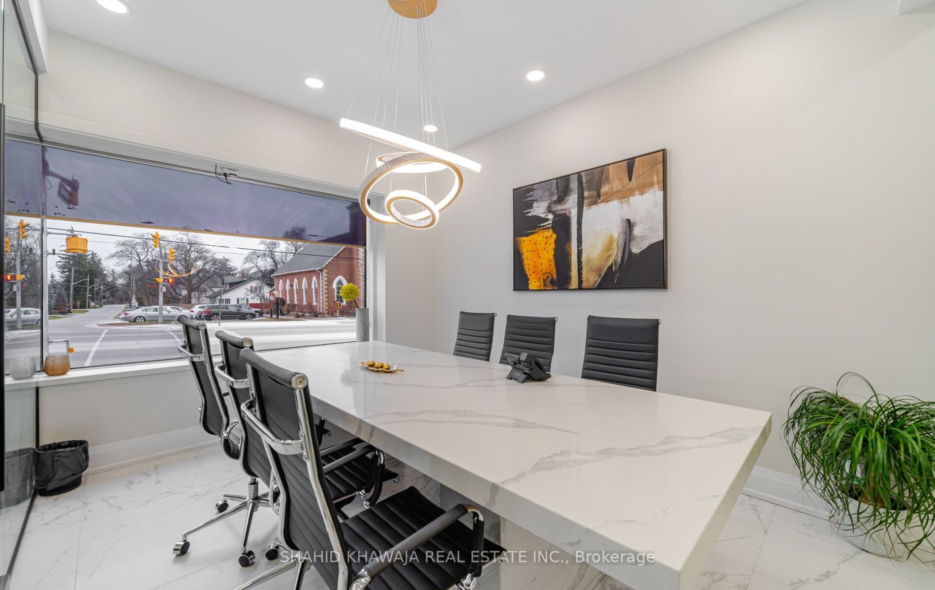1563 Dundas Street W Property Photo 7