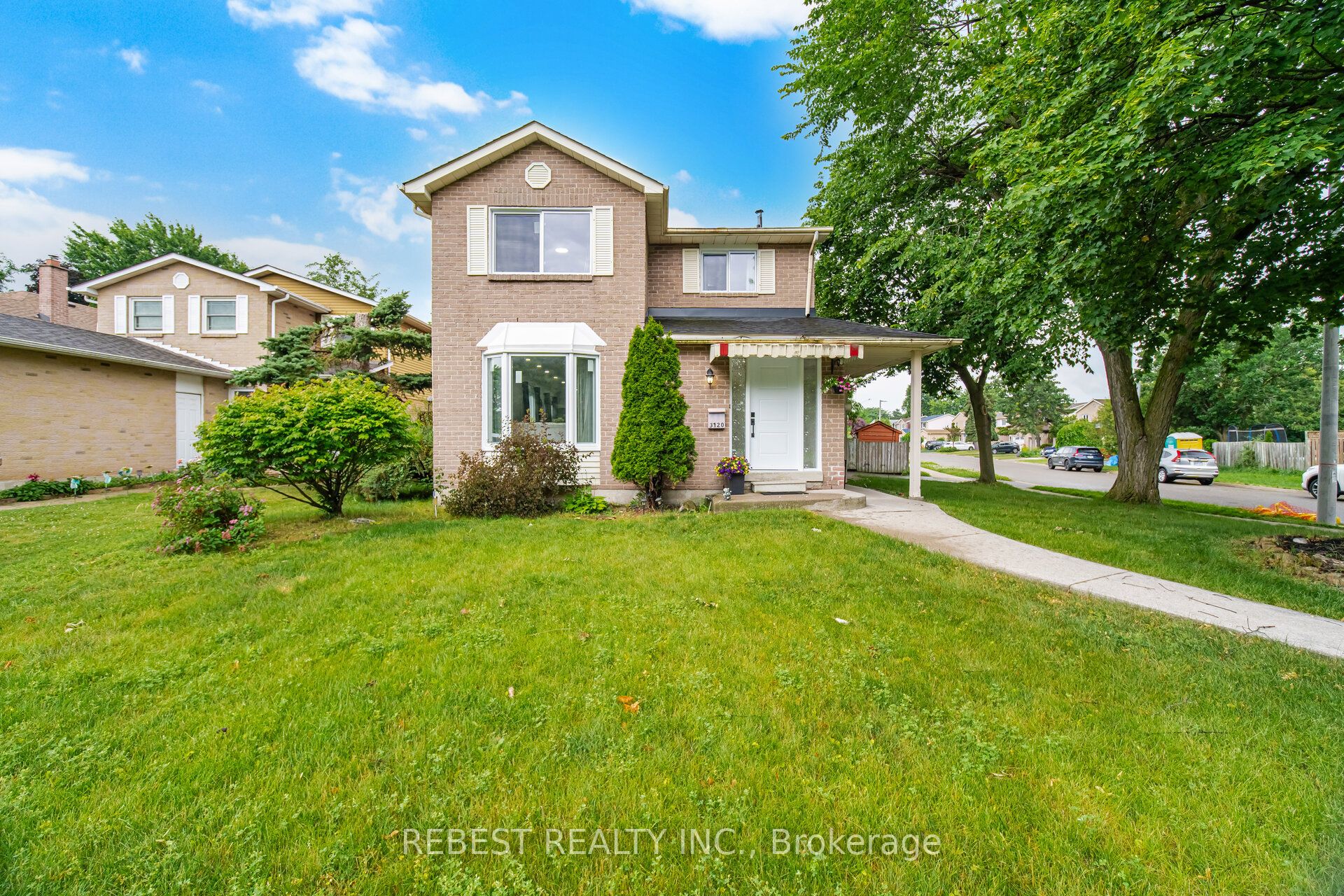 3120 Mccarron Crescent Property Photo 2