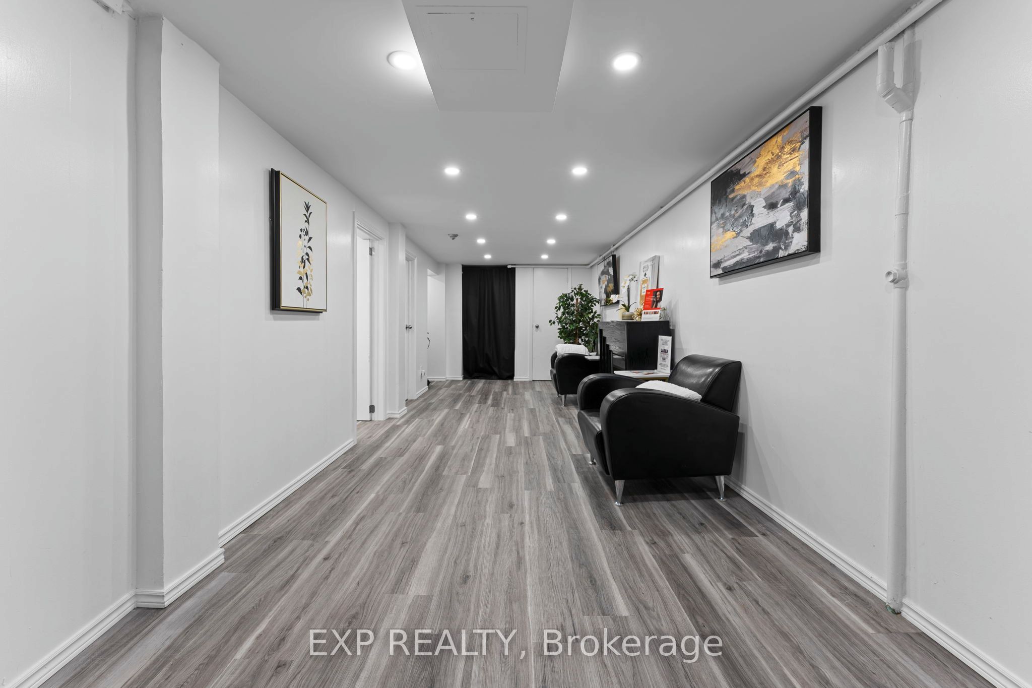 213 Lakeshore Road E Main Property Photo 15