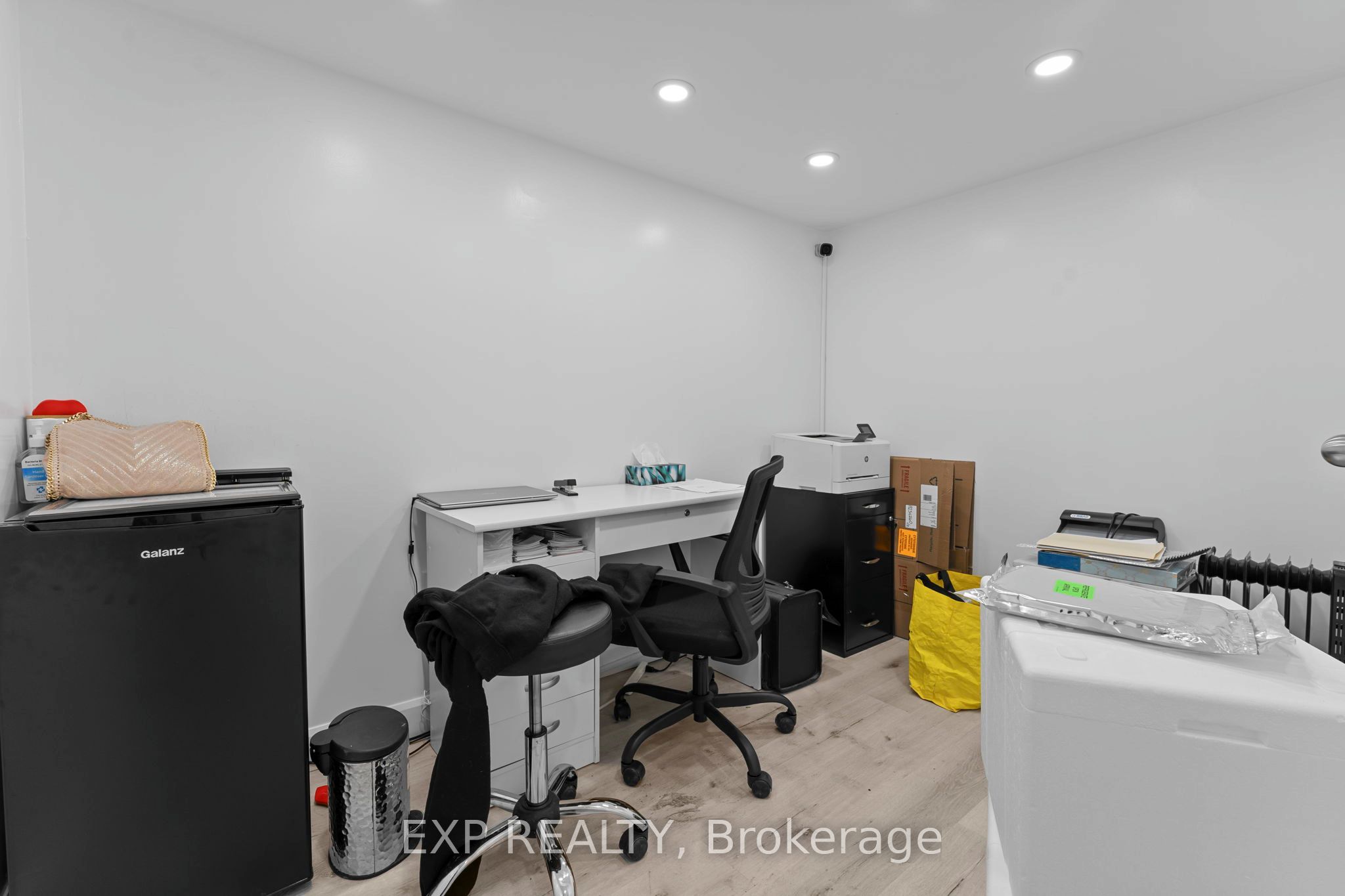 213 Lakeshore Road E Main Property Photo 16