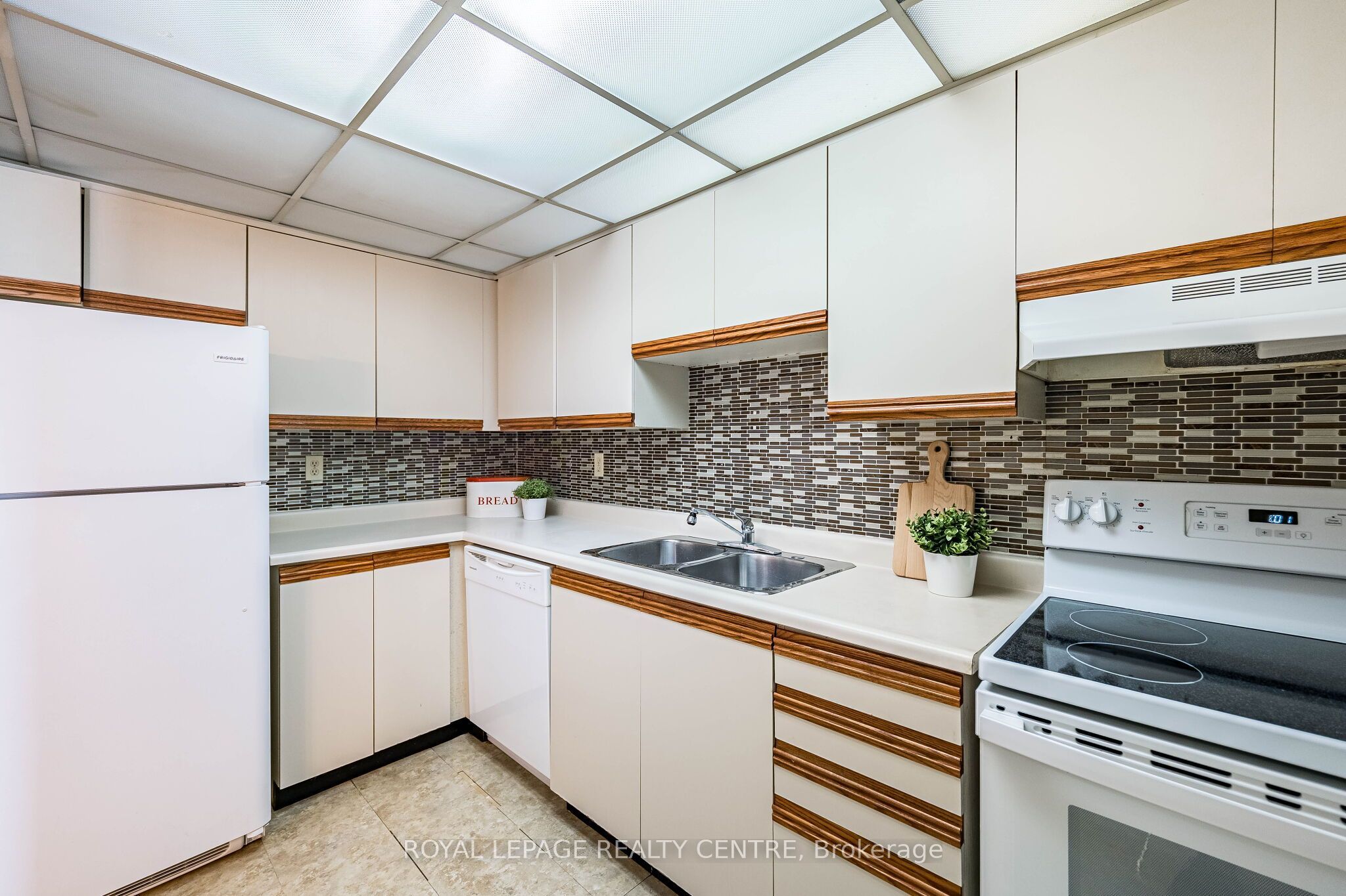 25 Fairview Road W 807 Property Photo 17