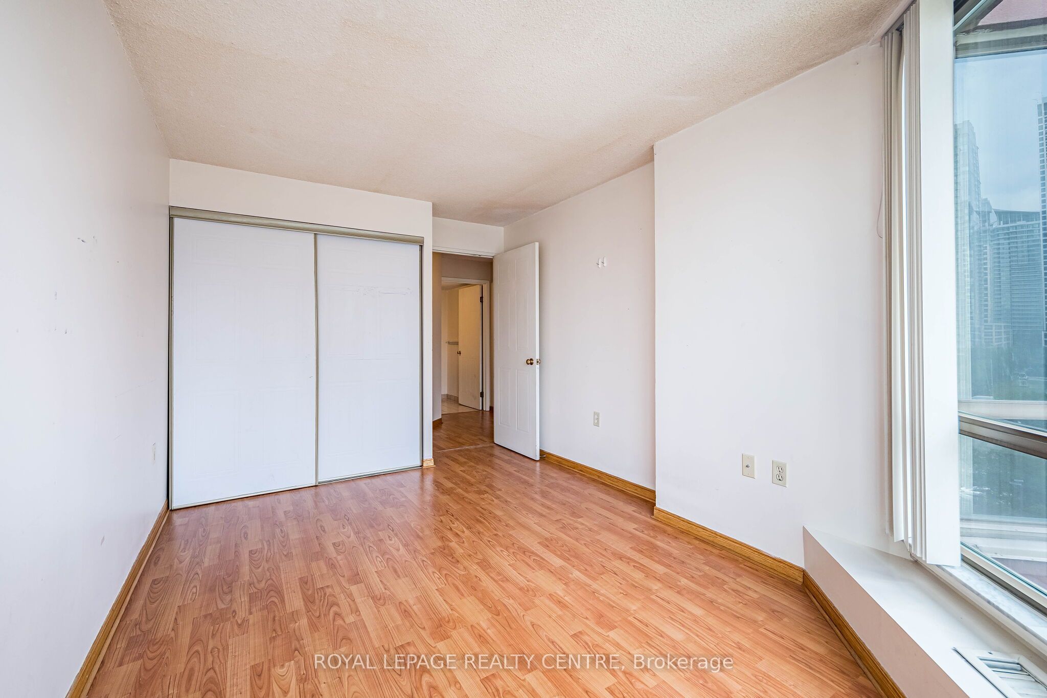 25 Fairview Road W 807 Property Photo 34