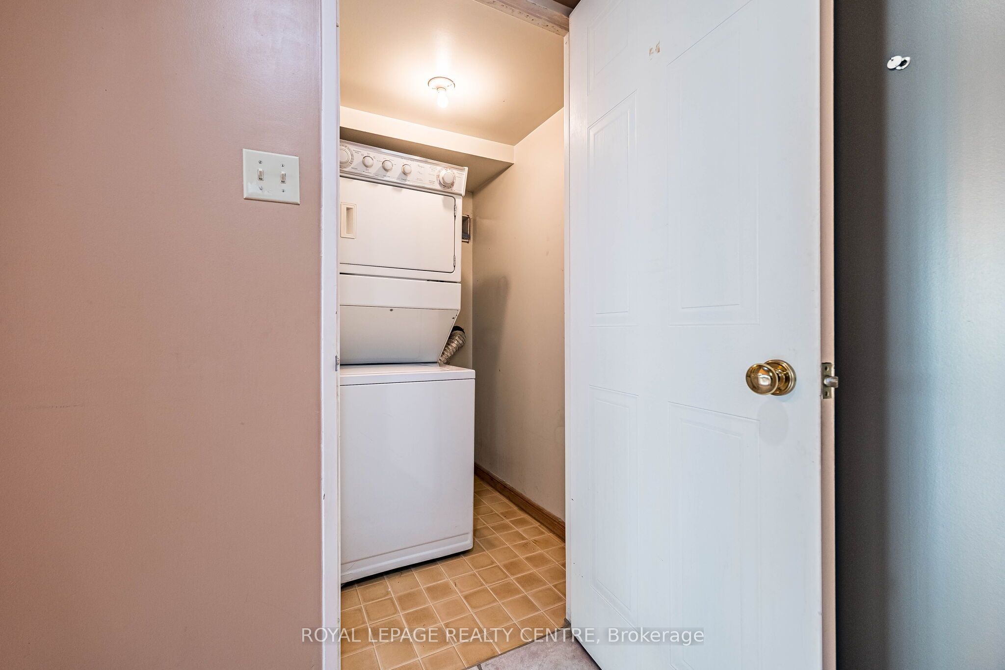25 Fairview Road W 807 Property Photo 38