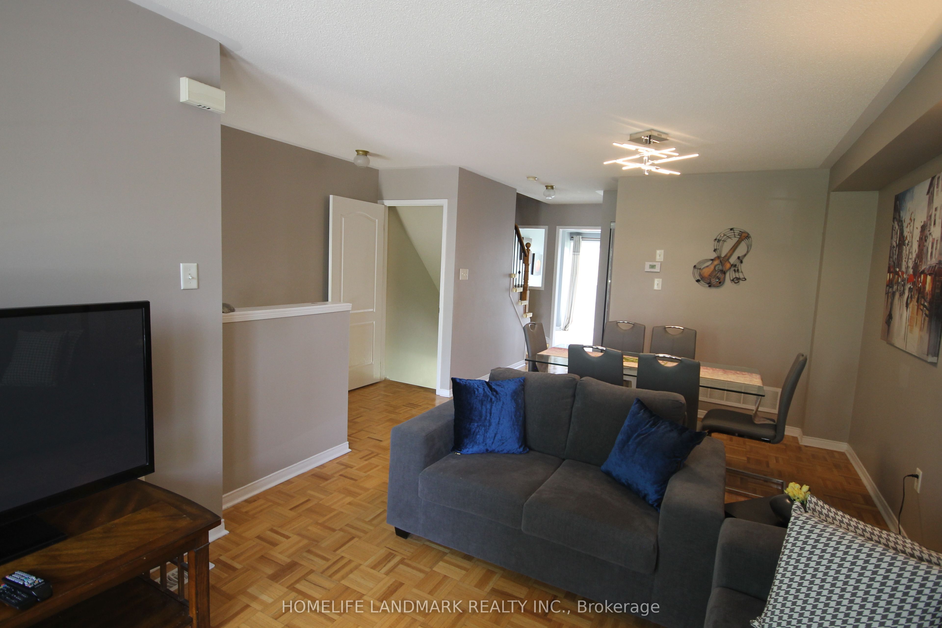 4950 Albina Way 28 Property Photo 3