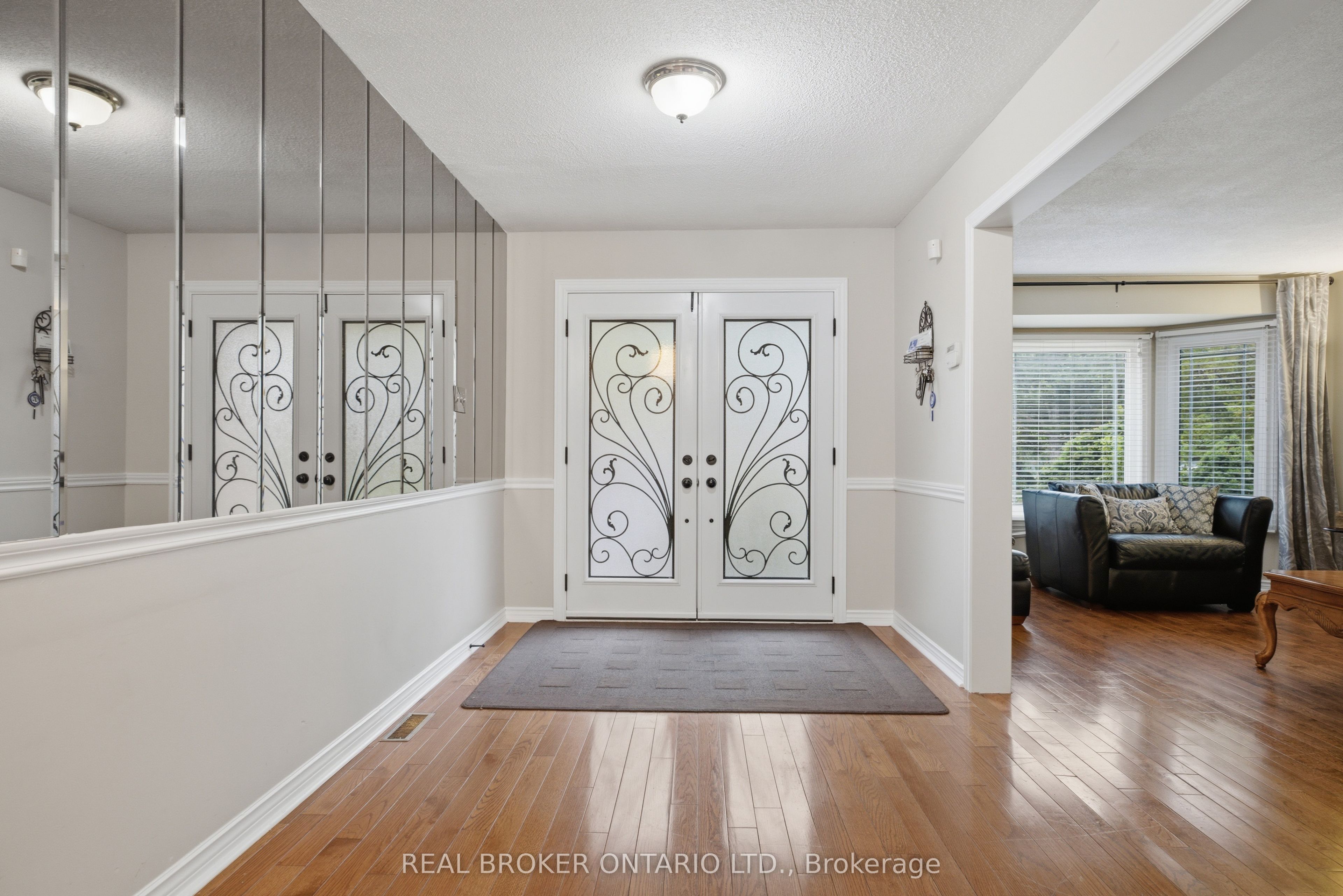 1356 Mapleridge Crescent Property Photo 3