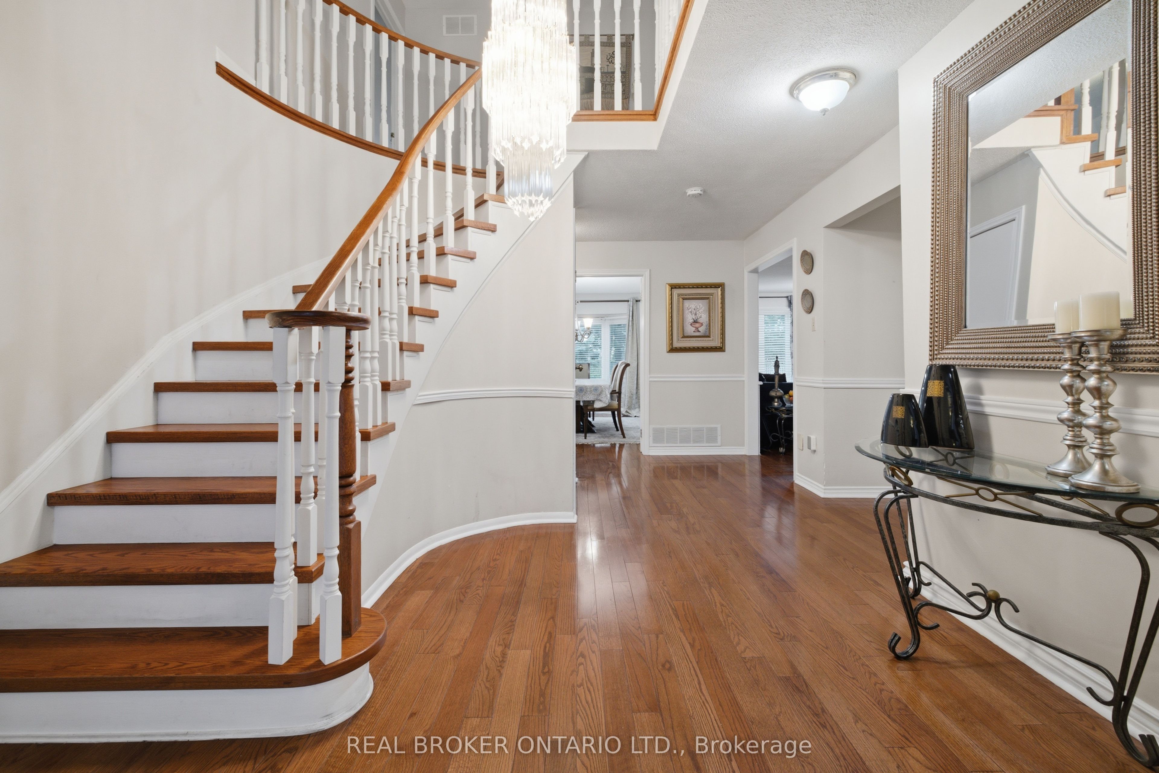 1356 Mapleridge Crescent Property Photo 5