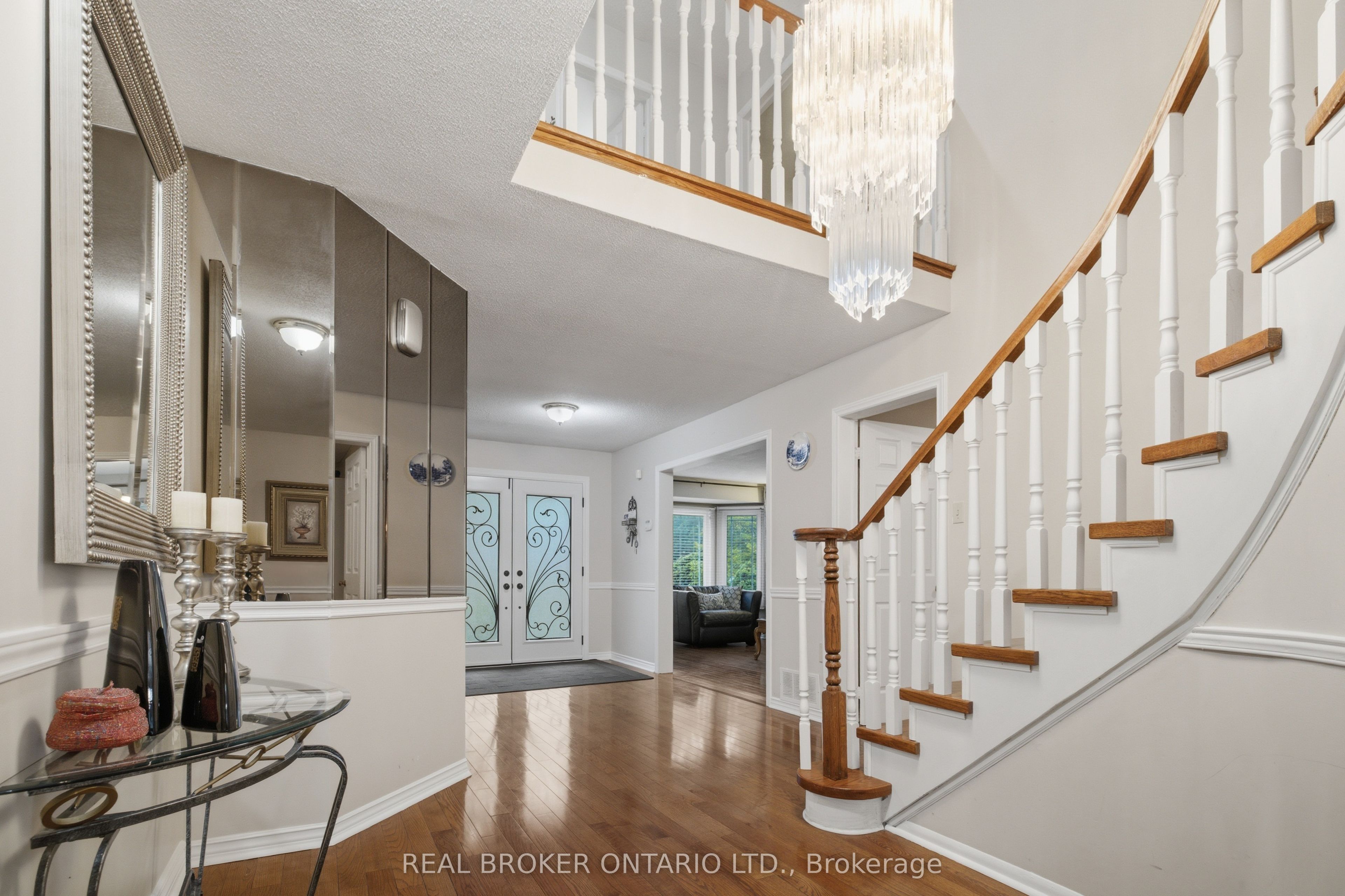 1356 Mapleridge Crescent Property Photo 6