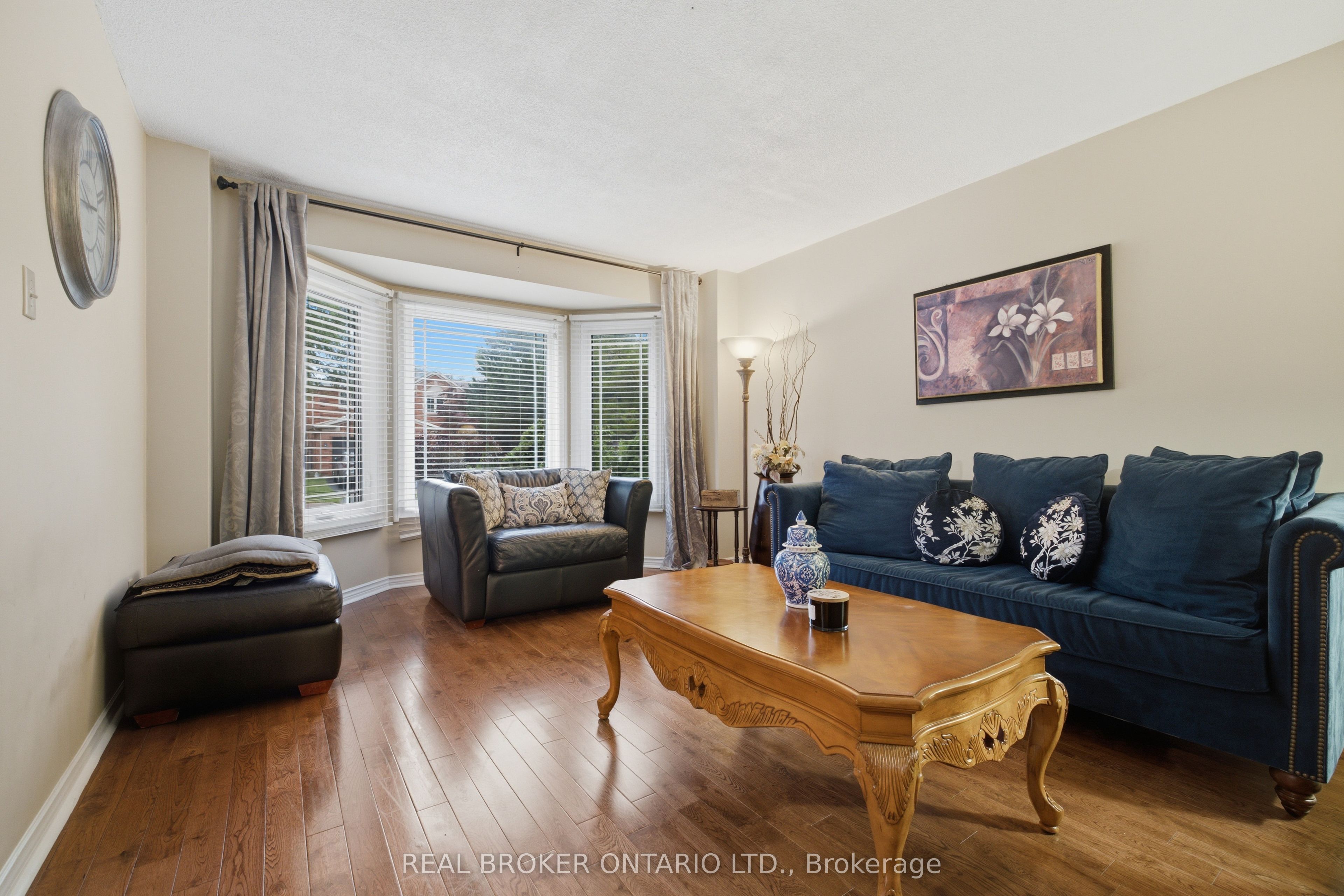 1356 Mapleridge Crescent Property Photo 7