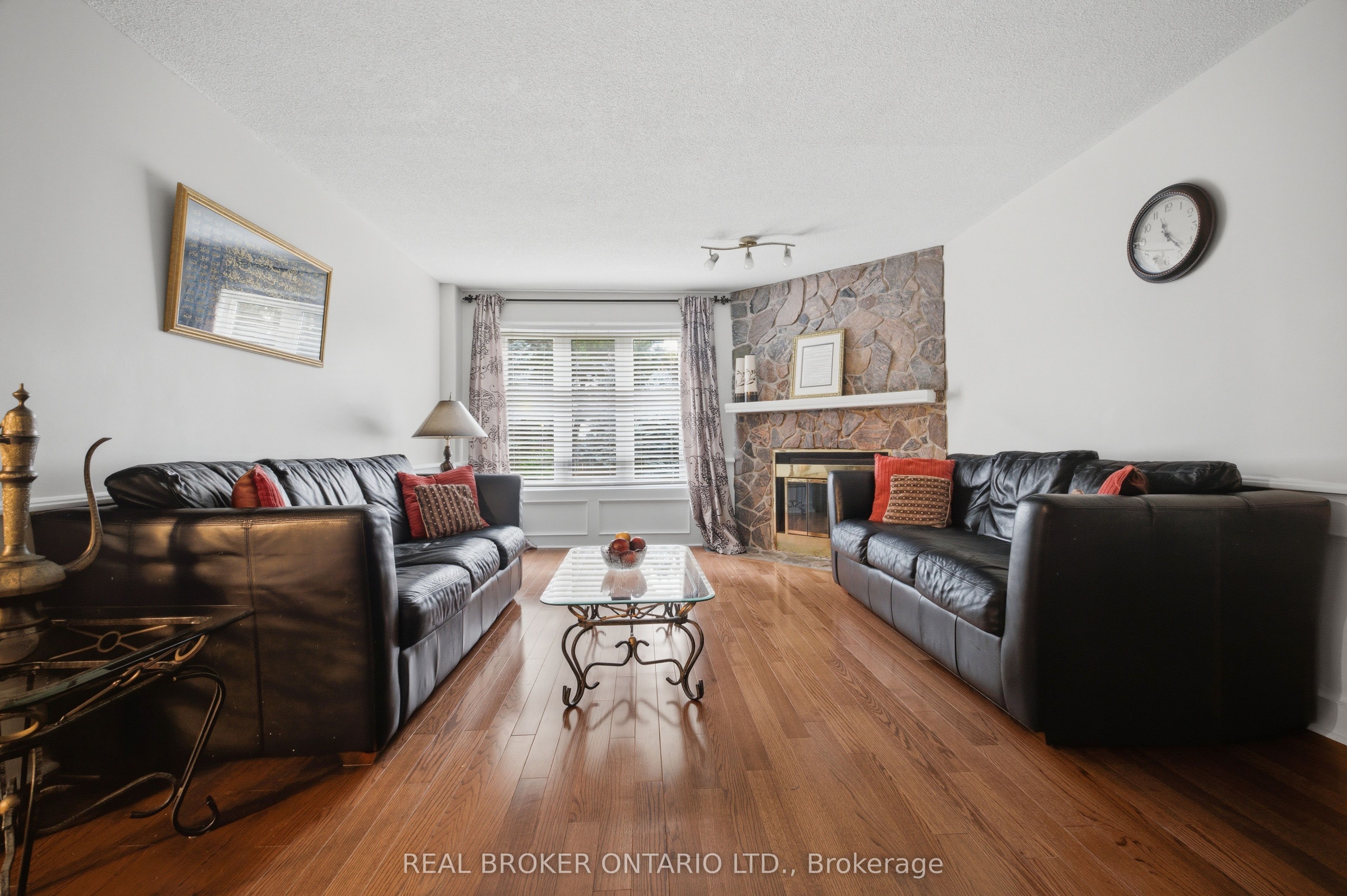 1356 Mapleridge Crescent Property Photo 8