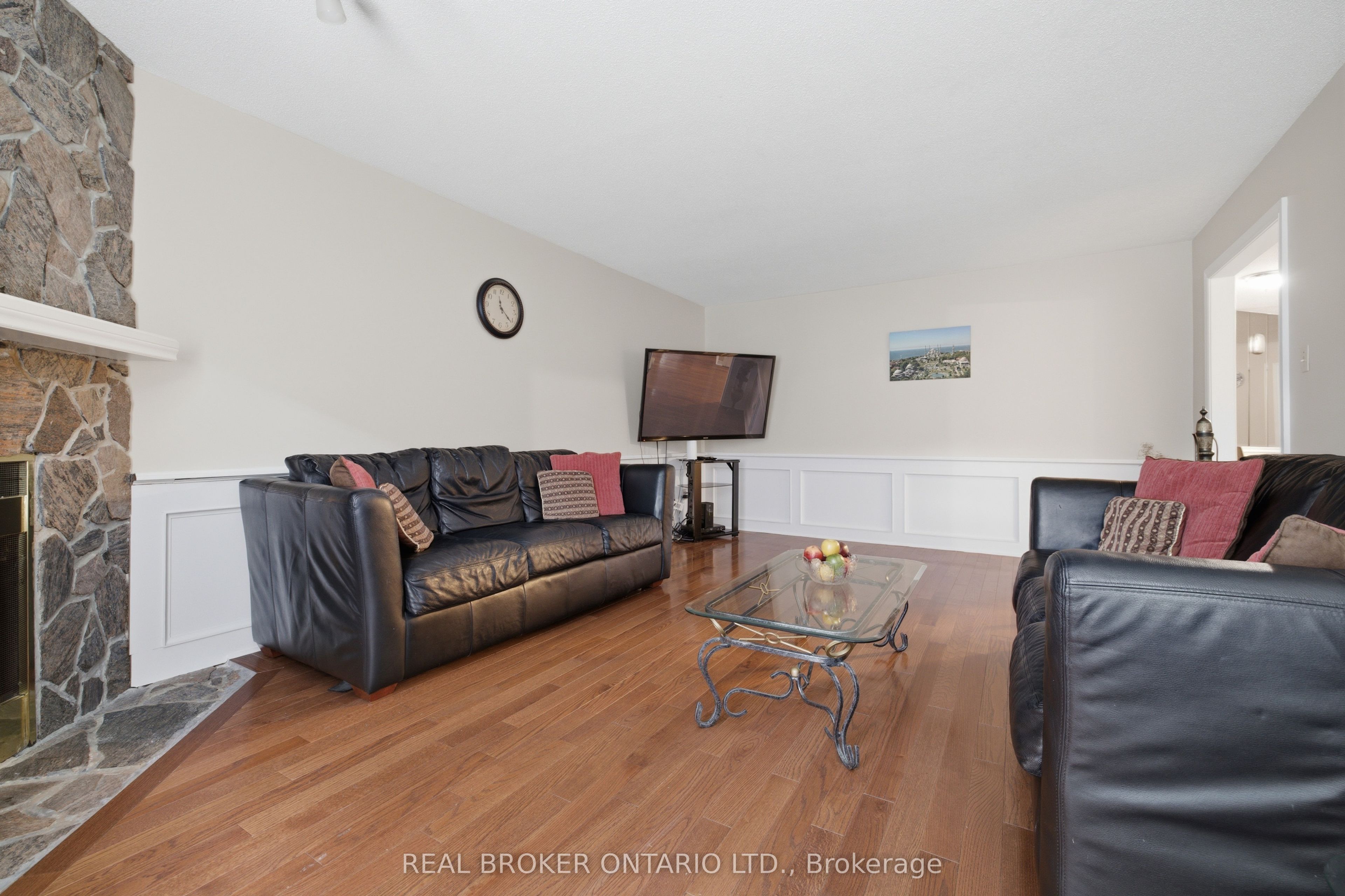 1356 Mapleridge Crescent Property Photo 9
