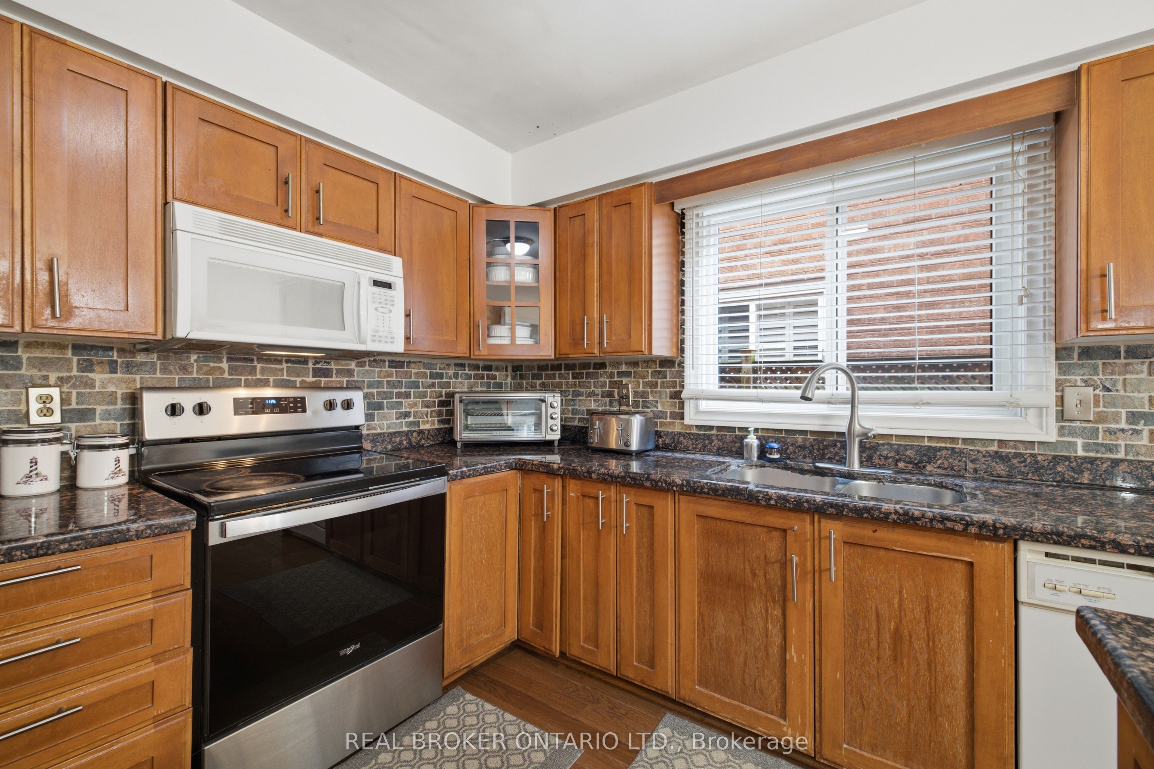 1356 Mapleridge Crescent Property Photo 13