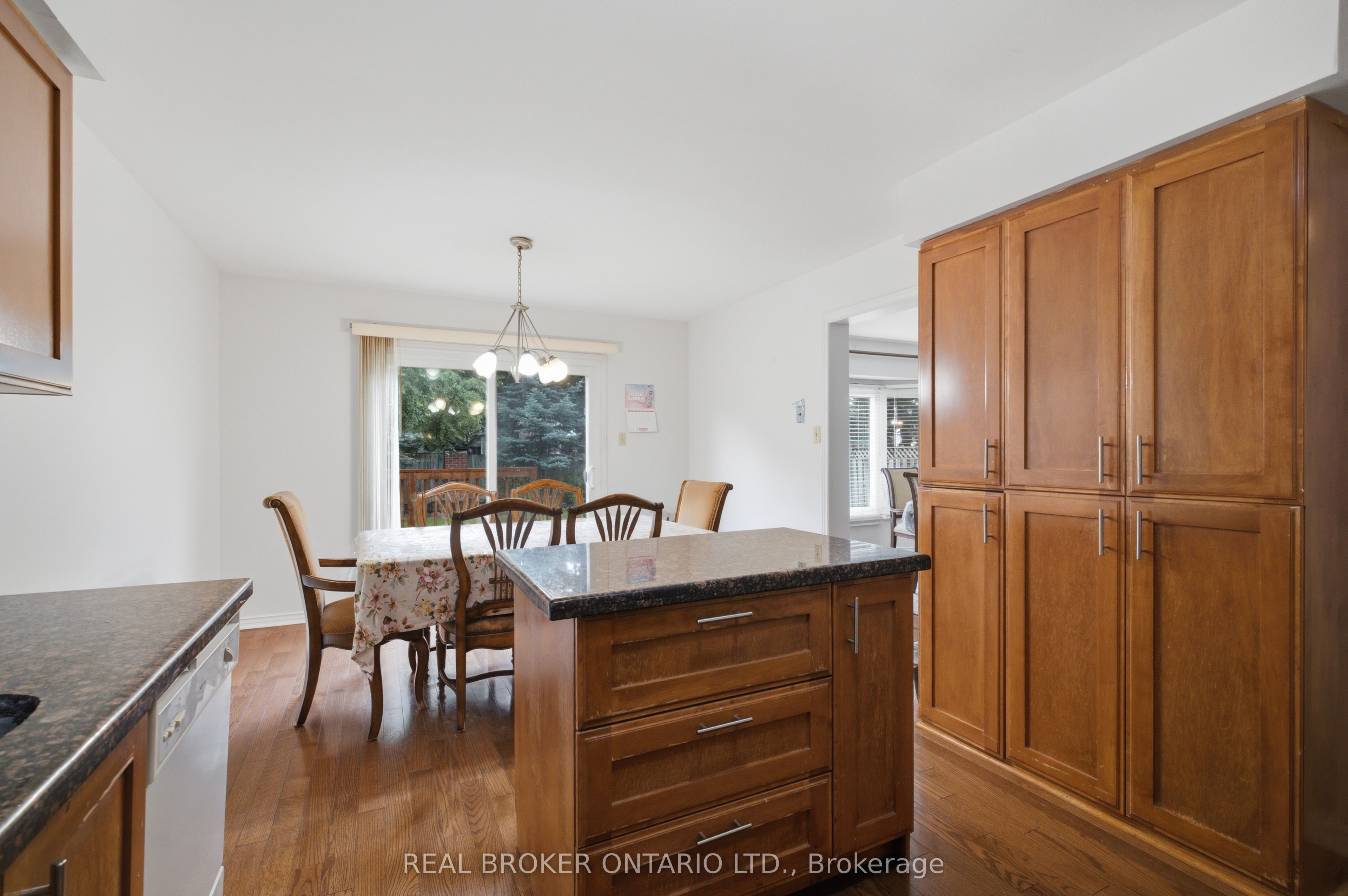 1356 Mapleridge Crescent Property Photo 14