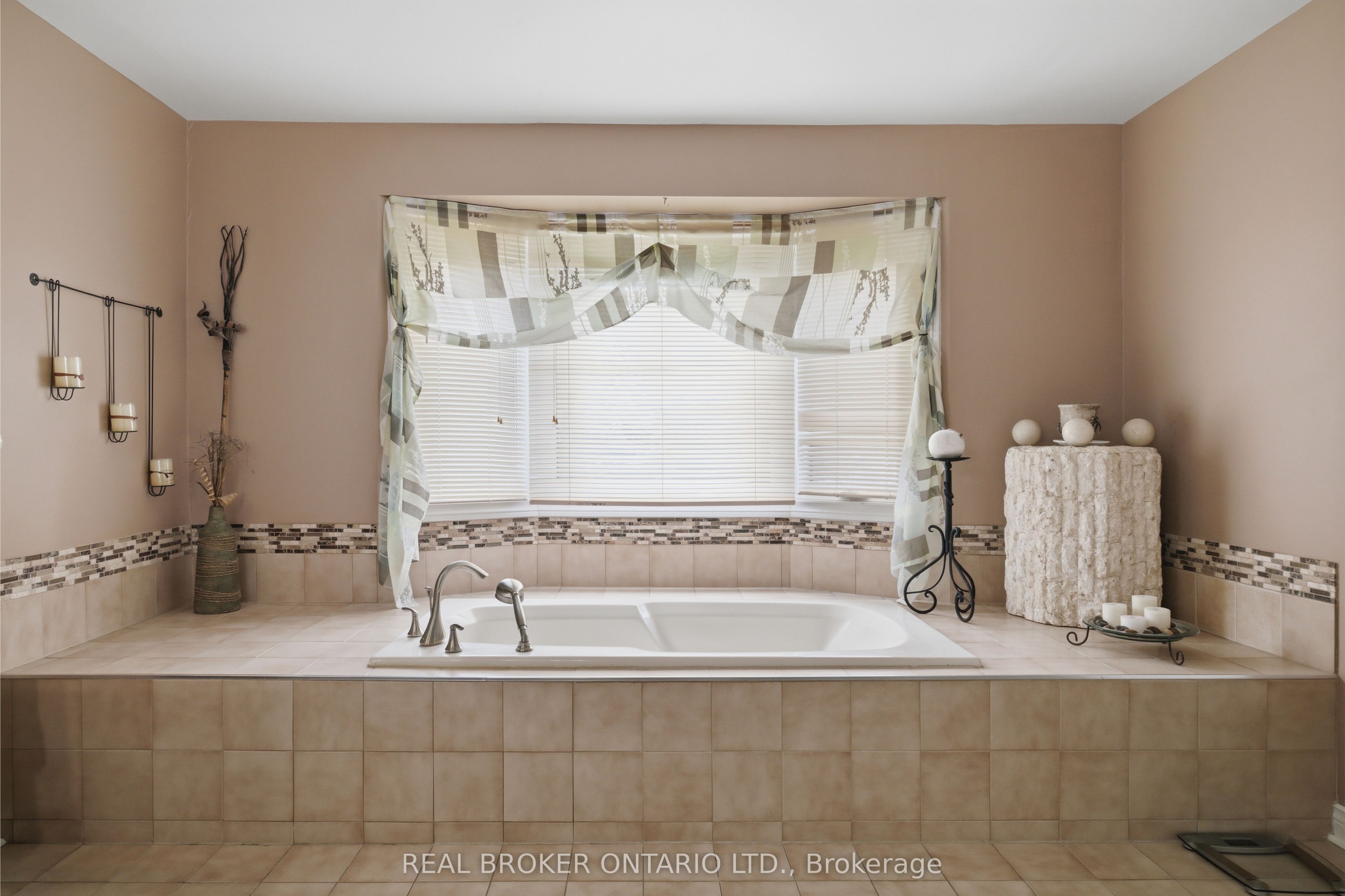 1356 Mapleridge Crescent Property Photo 20