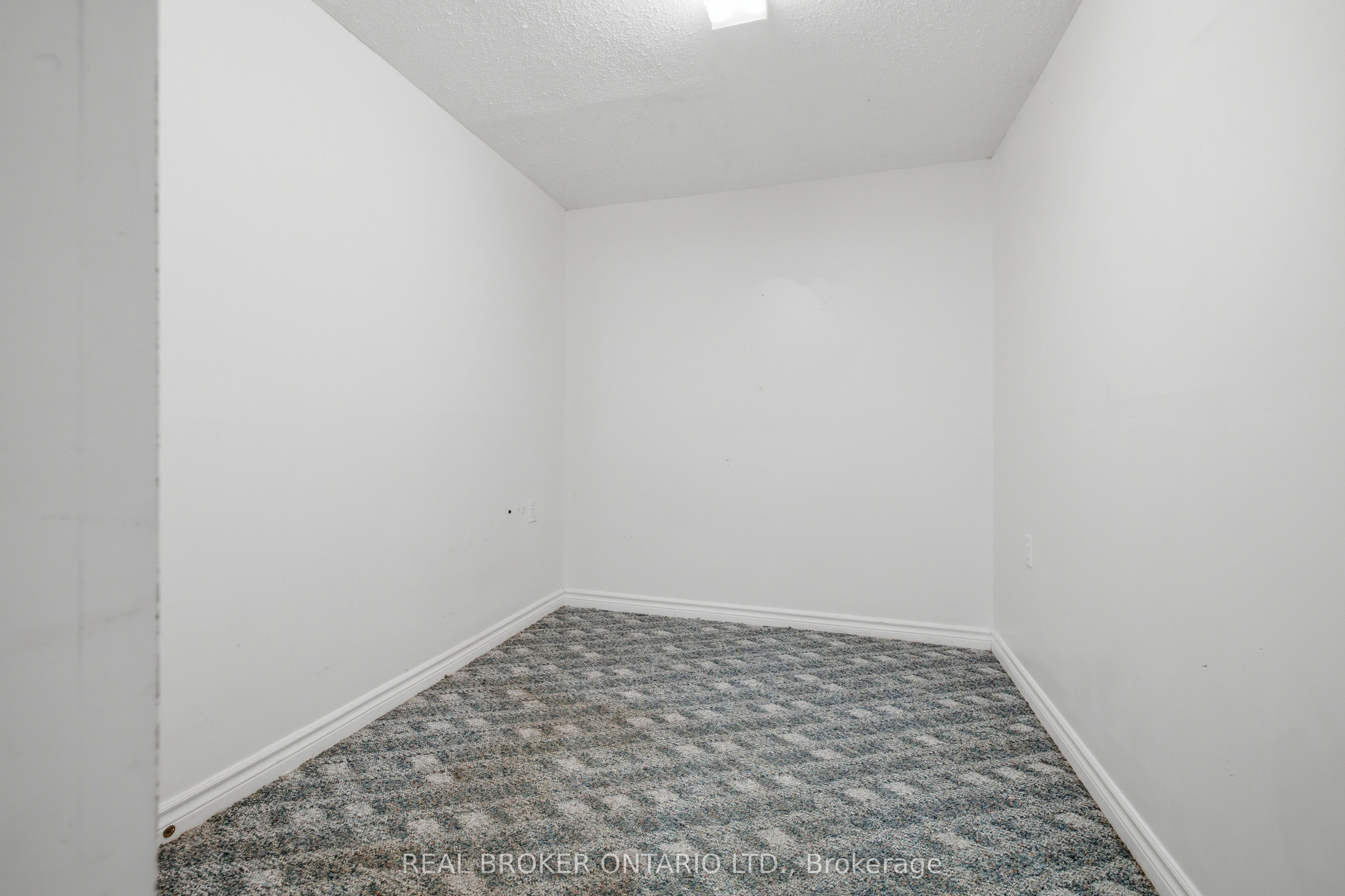 1356 Mapleridge Crescent Property Photo 32