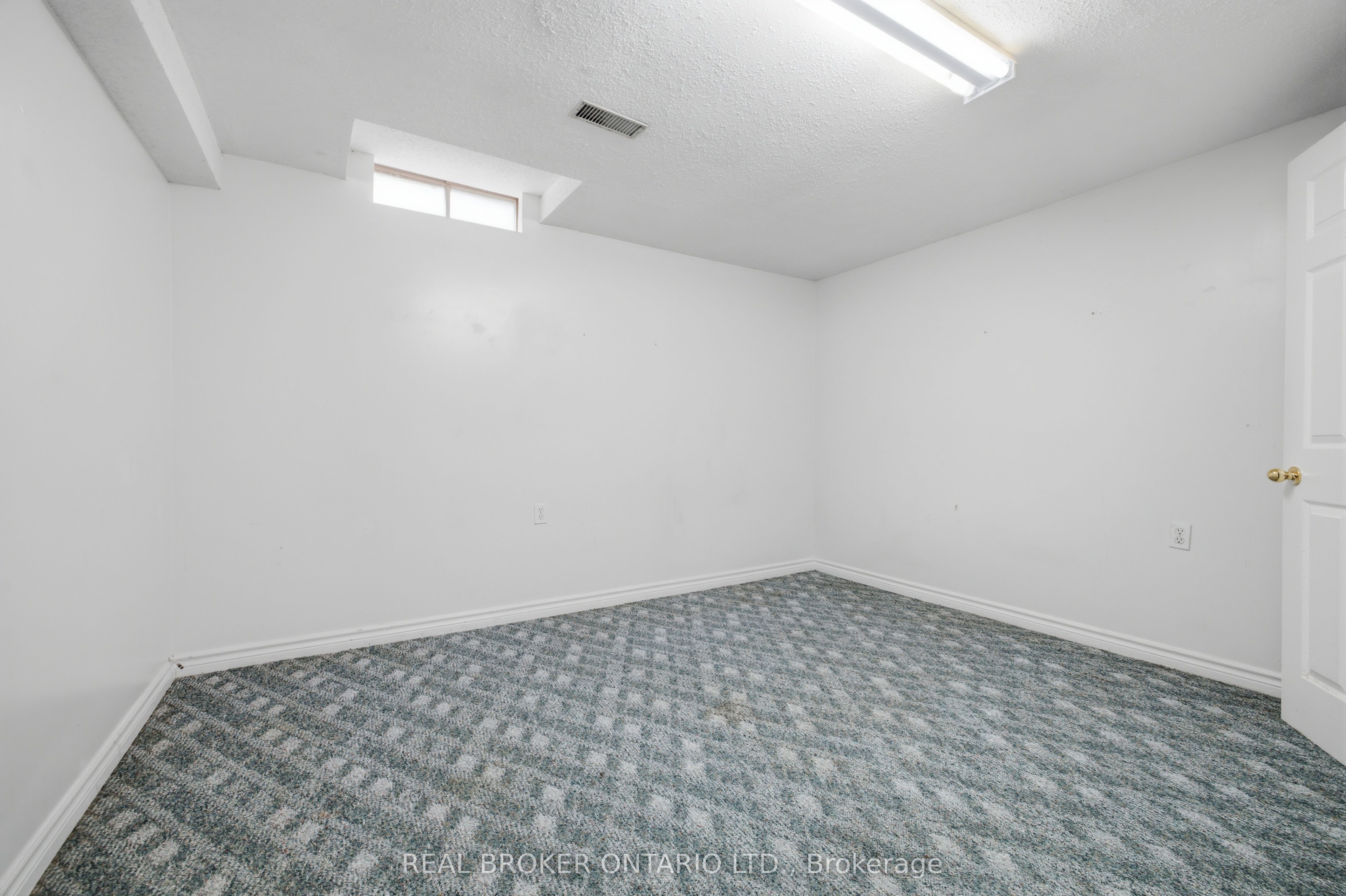 1356 Mapleridge Crescent Property Photo 34
