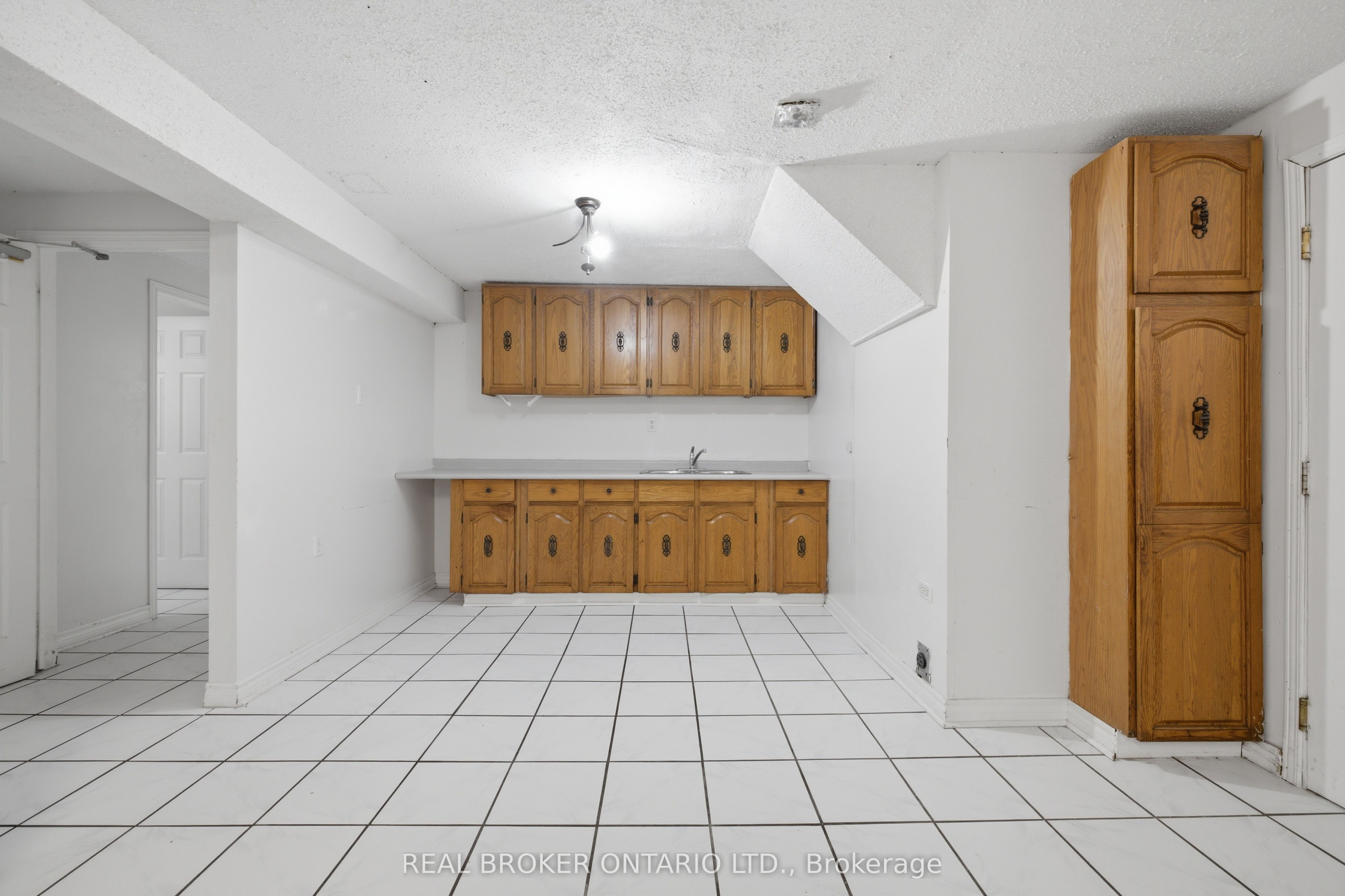 1356 Mapleridge Crescent Property Photo 38