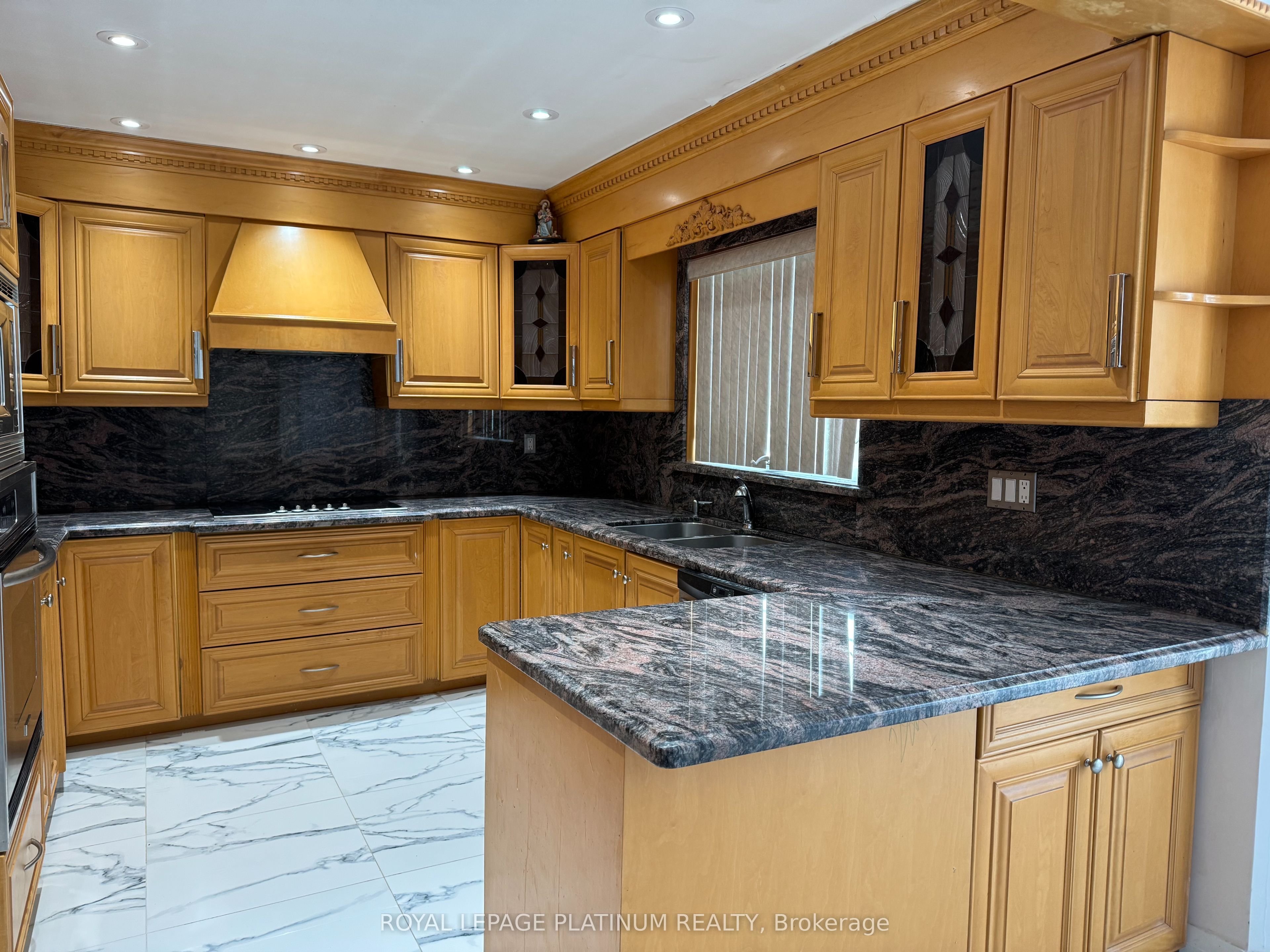 60 Brookfield Court Property Photo 5
