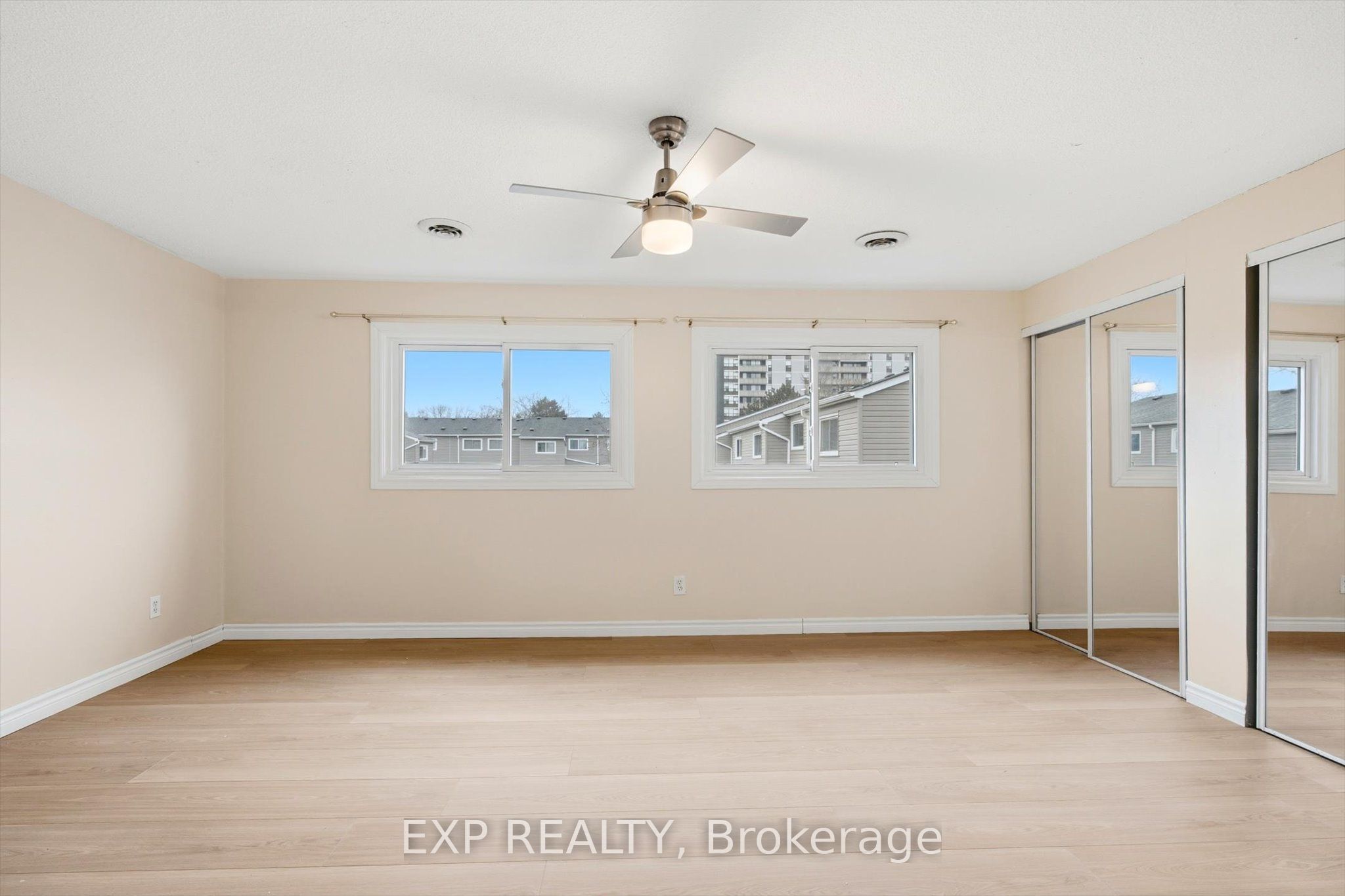 2050 Upper Middle Road 31 Property Photo 13