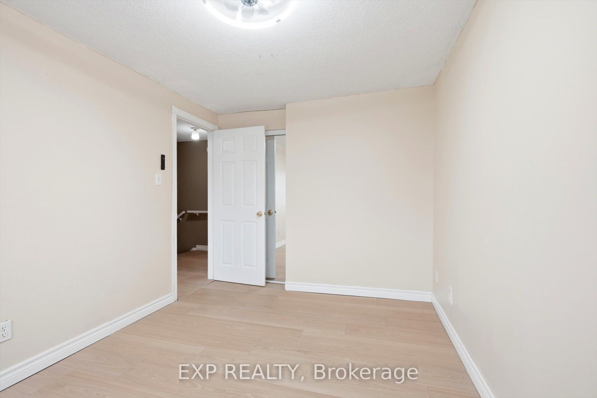 2050 Upper Middle Road 31 Property Photo 20